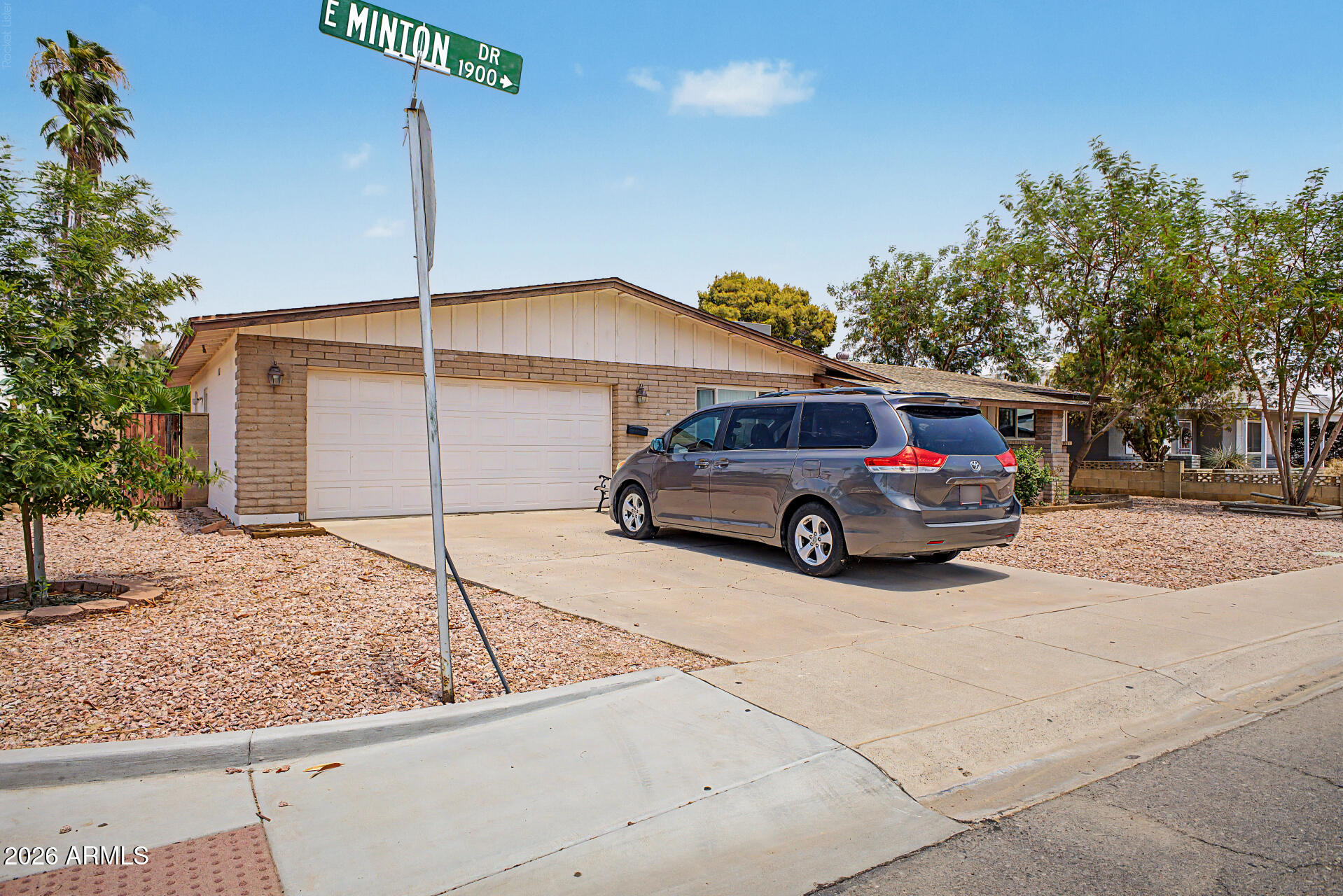 1906 E MINTON Drive