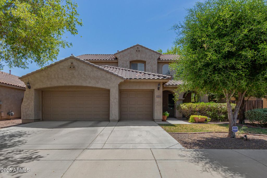 Photo of 8718 N 180th Drive, Waddell, AZ 85355 (MLS # 6973826)