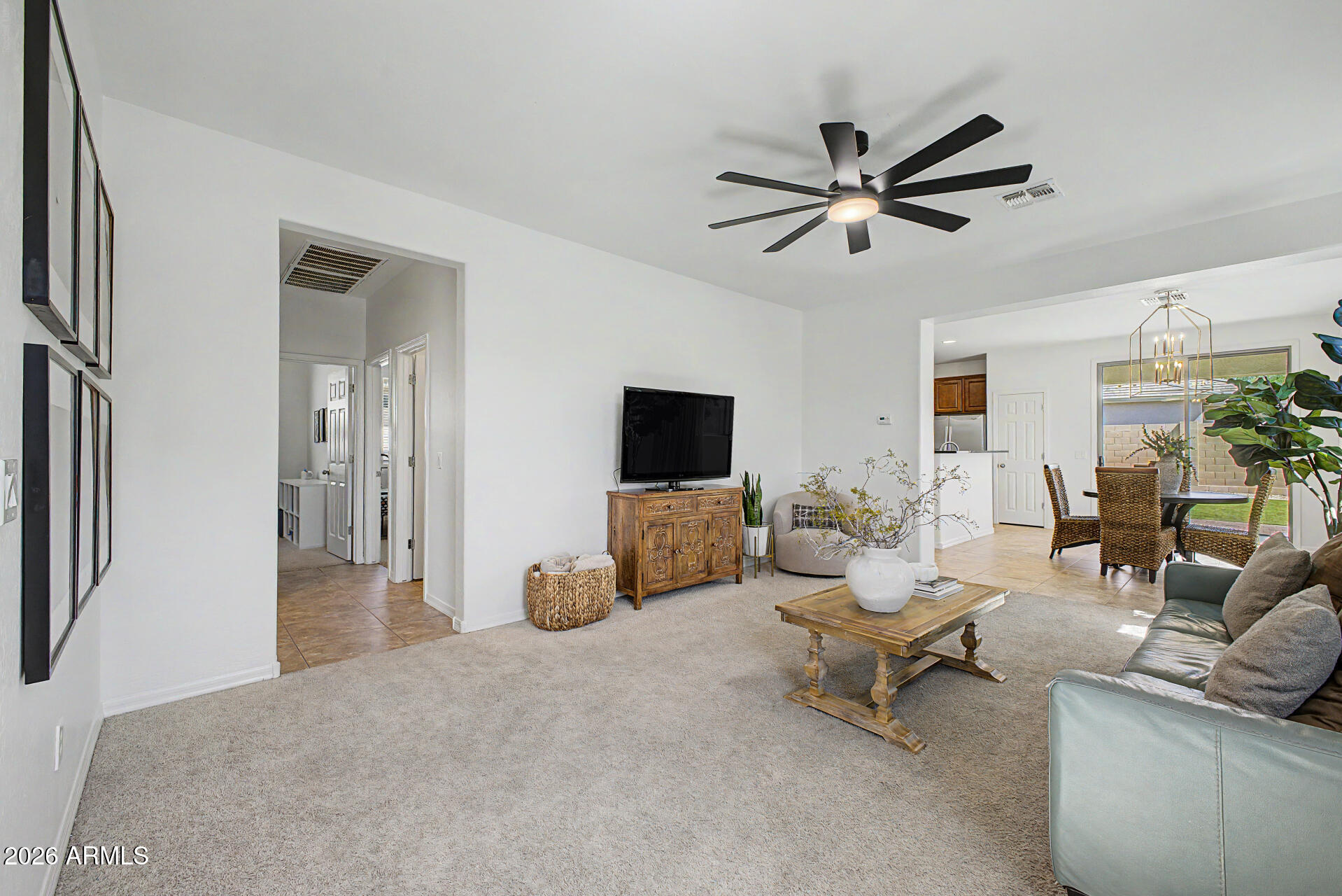 5422 W STRAIGHT ARROW Lane