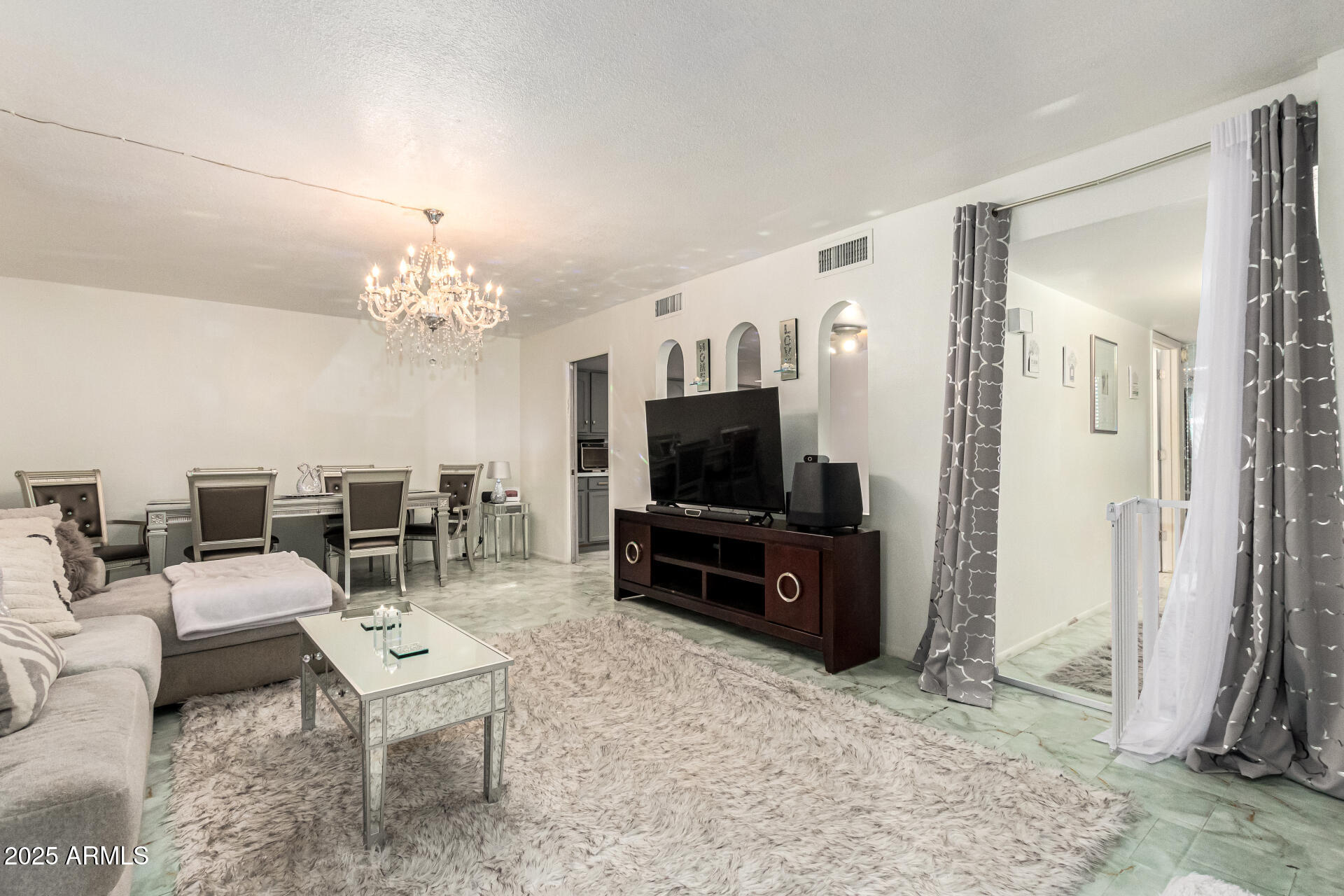 1910 W BELMONT Avenue