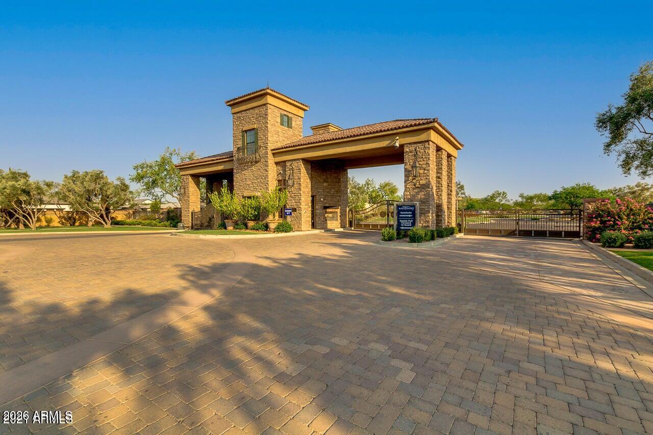 2665 E HUMMINGBIRD Way