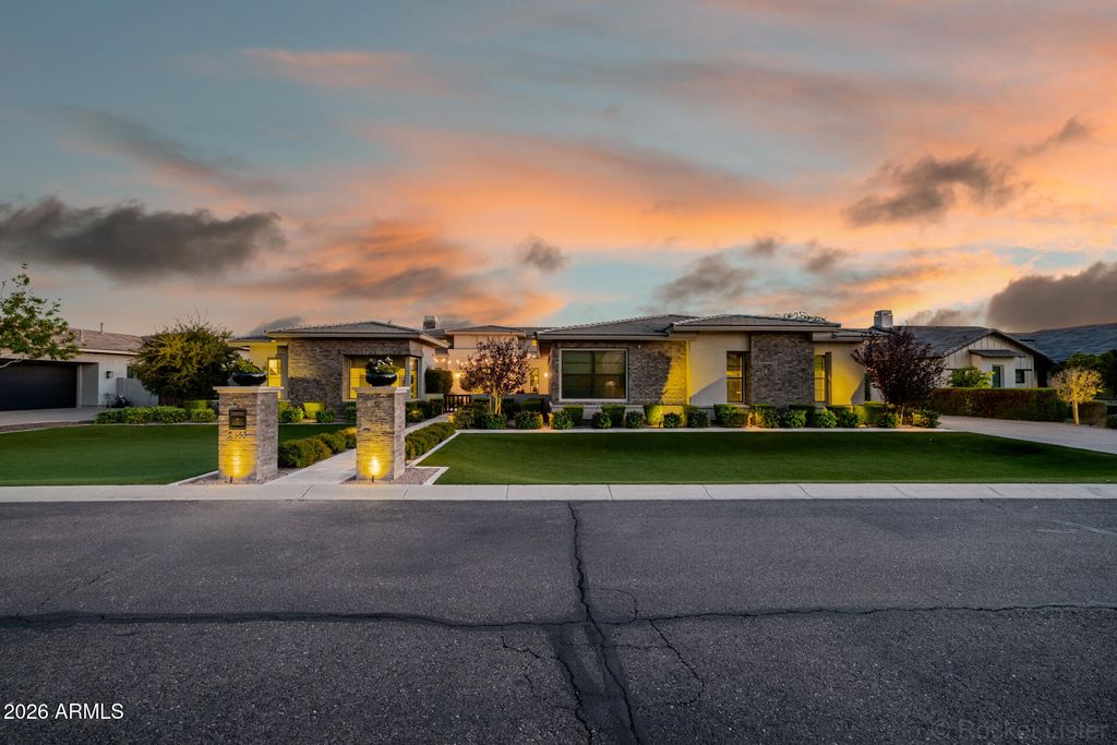 Photo of 2665 E Hummingbird Way, Gilbert, AZ 85297 (MLS # 6993382)