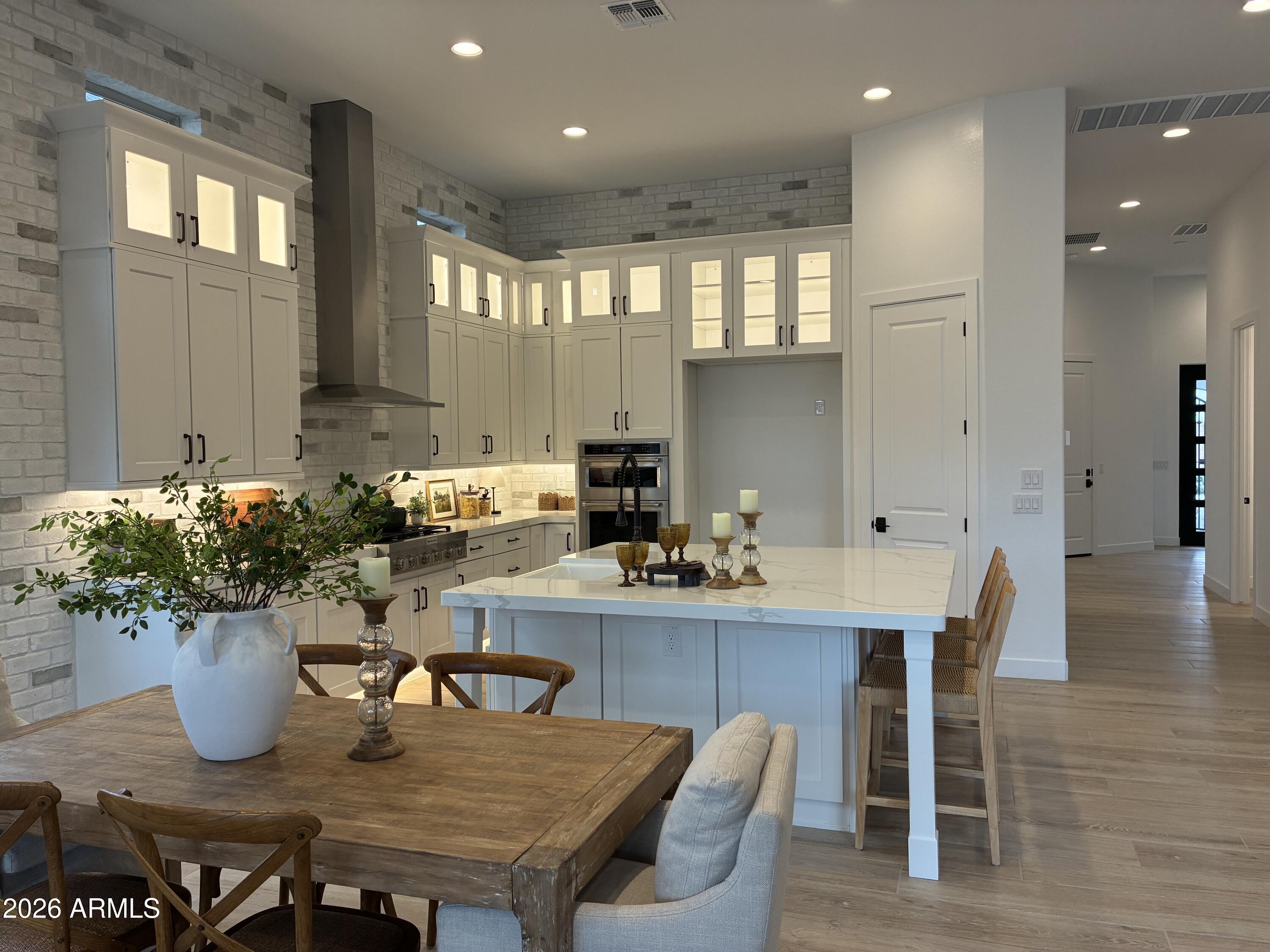 1172 E FIRESTONE Drive