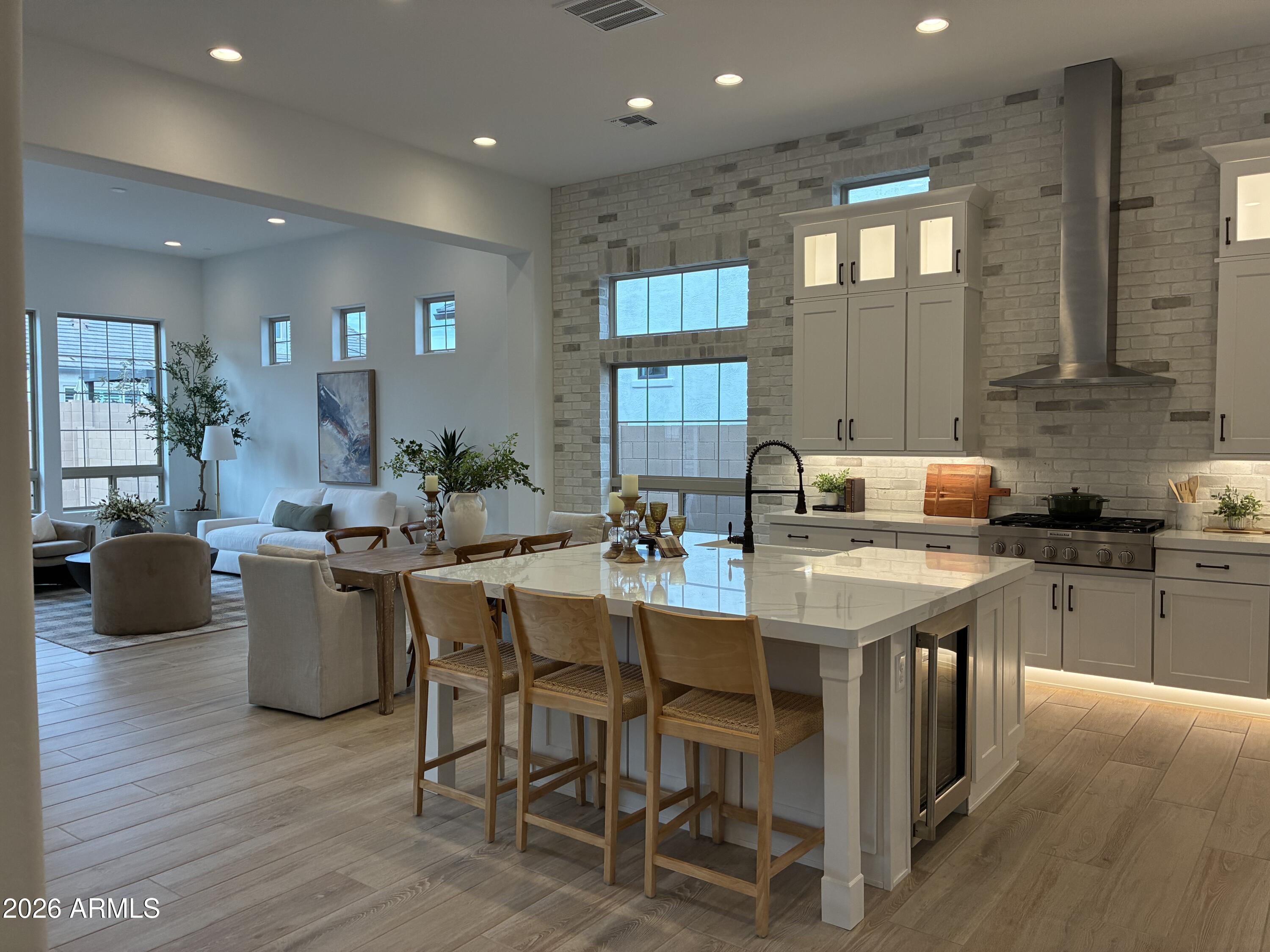 1172 E FIRESTONE Drive