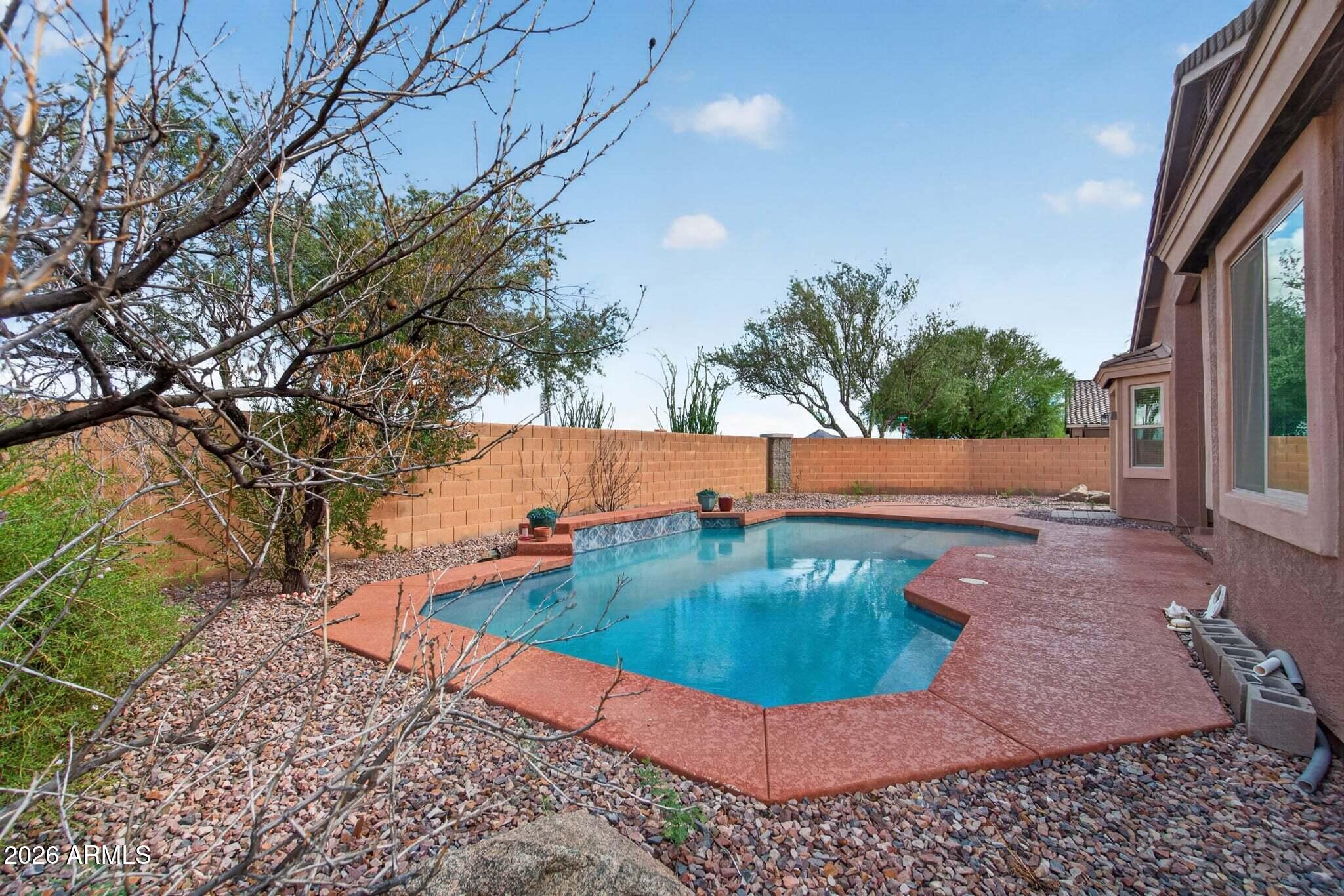 1518 E FONTANA Drive