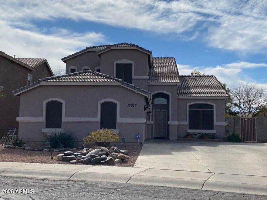 Freshky painted and cleaned. Granite Countertops,, Stainless steel appliances,  center island kitchen, 3 full baths, 2.5 car garage, eat-in-kitchen,
kitchen family room combination, office/bedroom downstairs, covered patio, 
Close to 303 Freeway and easy drive to TSMC very over-sized 2 car garage.