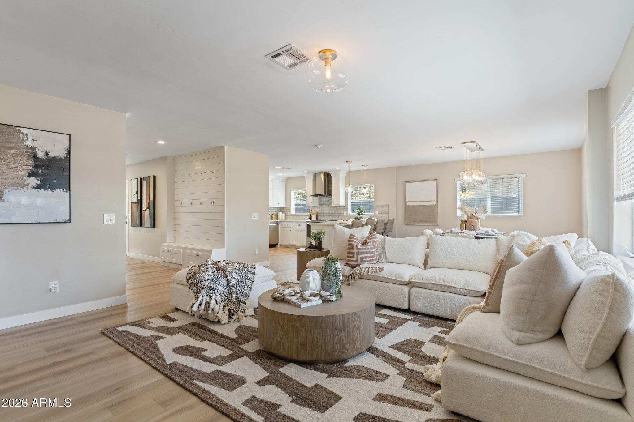 322 W CORONADO Road