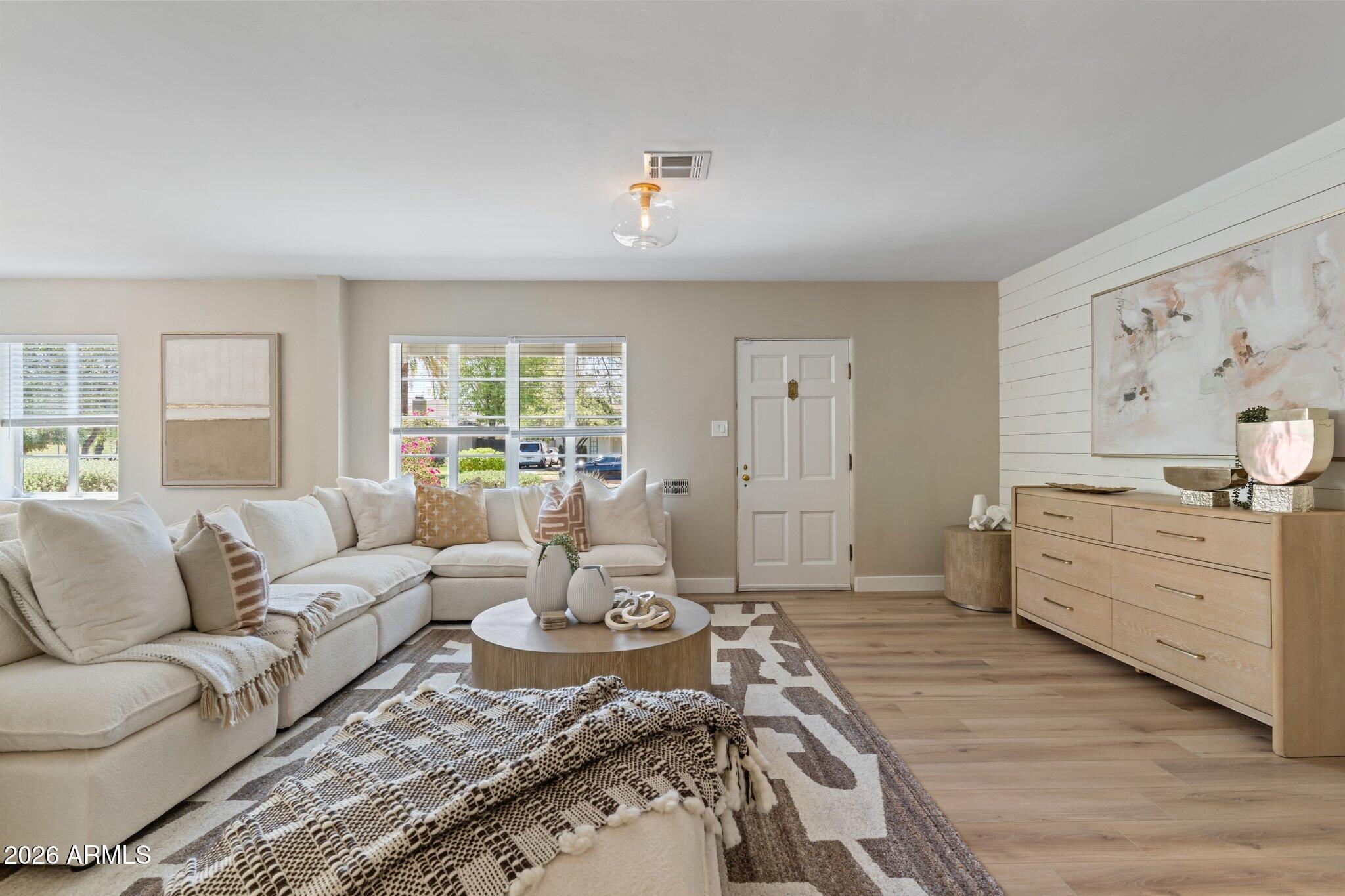 322 W CORONADO Road