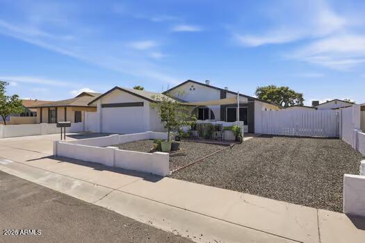 8650 N 56th Avenue