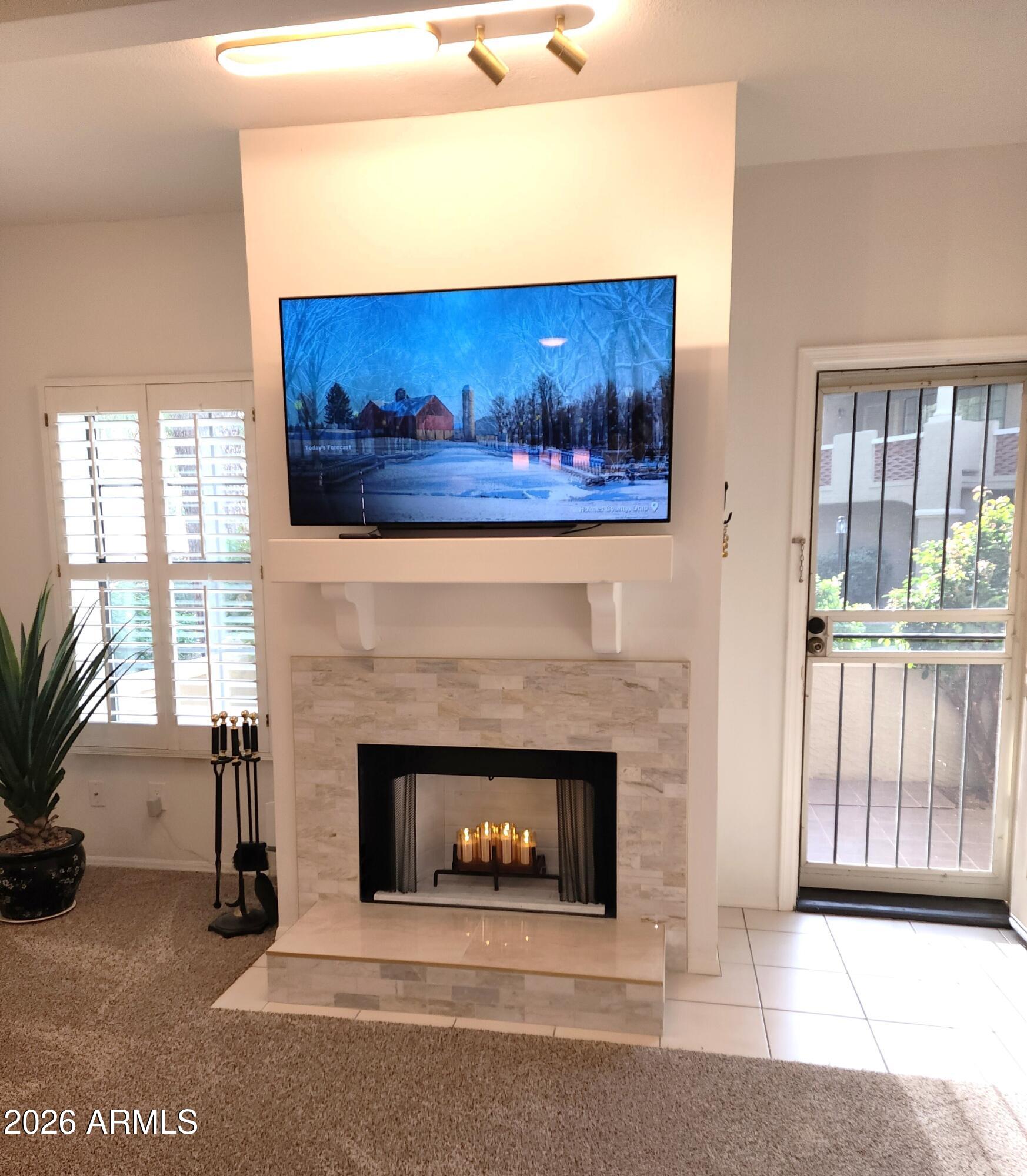 8300 E VIA DE VENTURA -- 1041