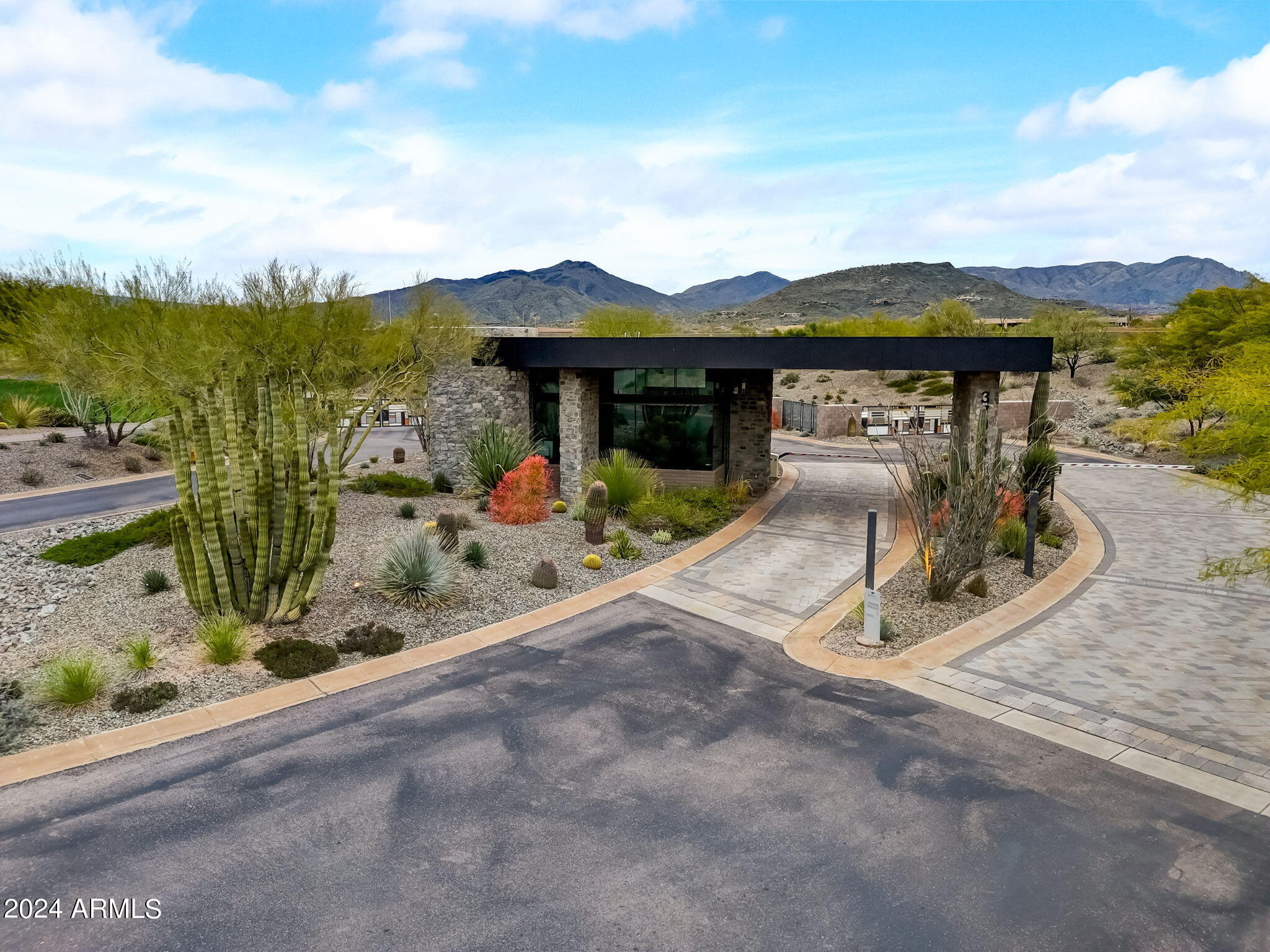 DESERT MOUNTAIN - Residential