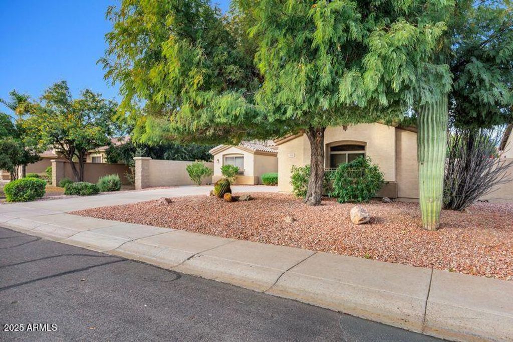 Photo of 918 E Loma Vista Street, Gilbert, AZ 85295 (MLS # 6962326)