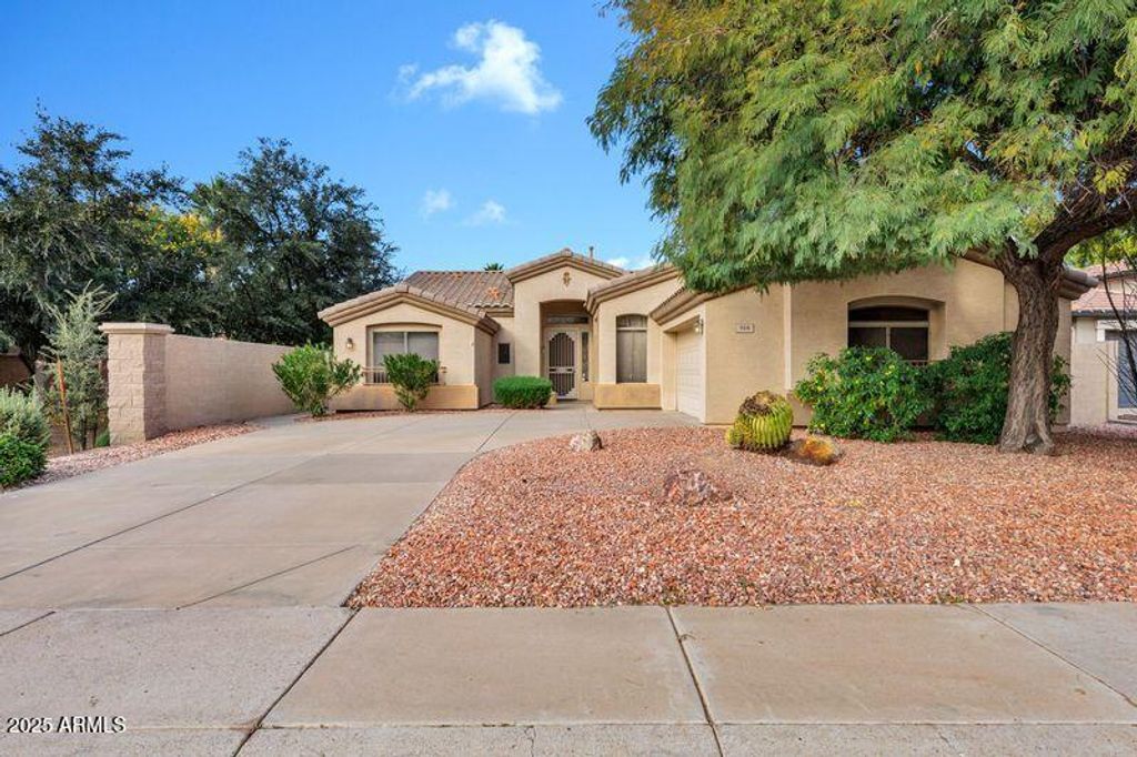 Photo of 918 E Loma Vista Street, Gilbert, AZ 85295 (MLS # 6962326)