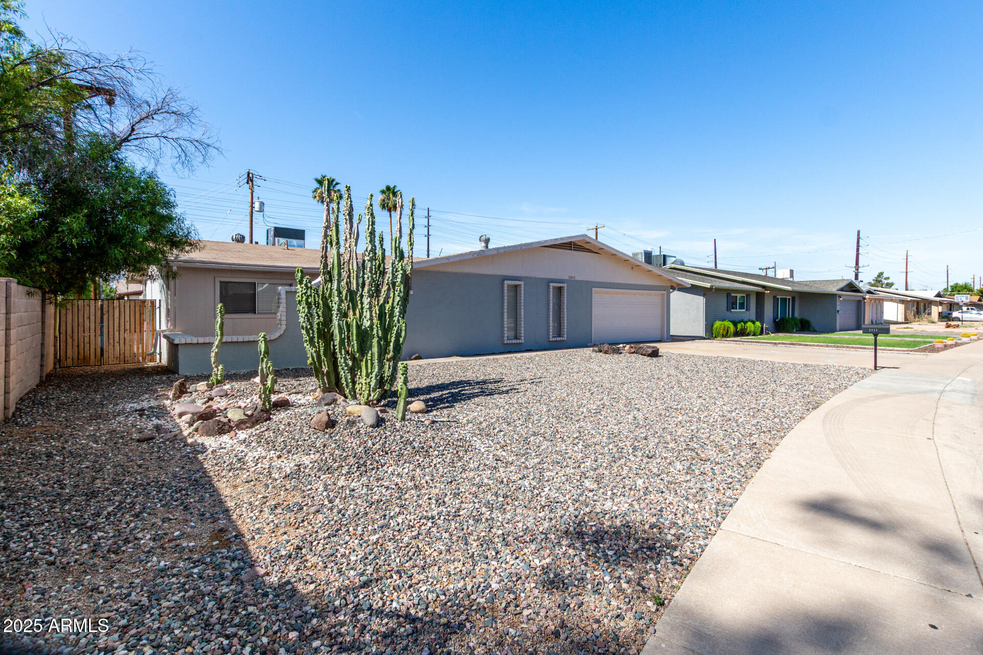 3811 W LOMA Lane