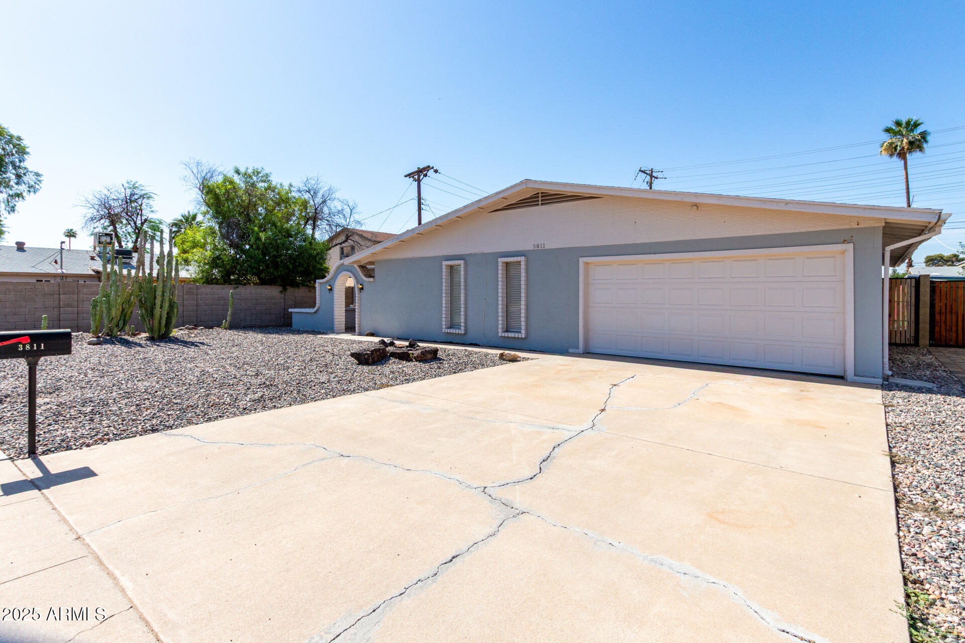3811 W LOMA Lane