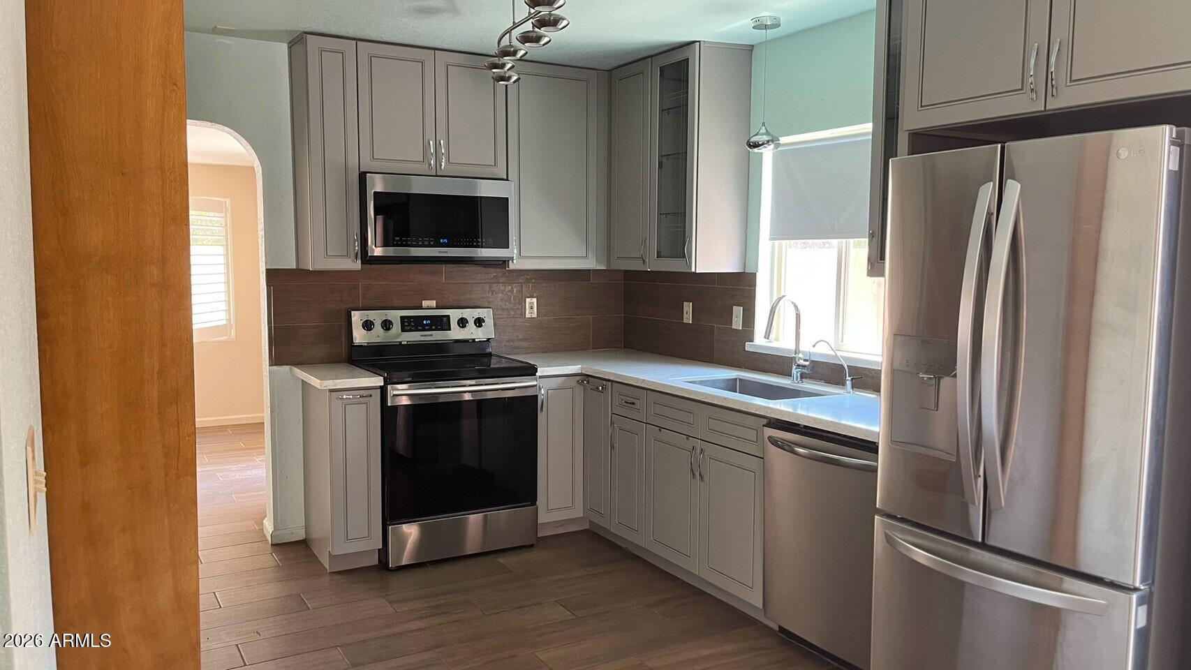 542 S HIGLEY Road 3