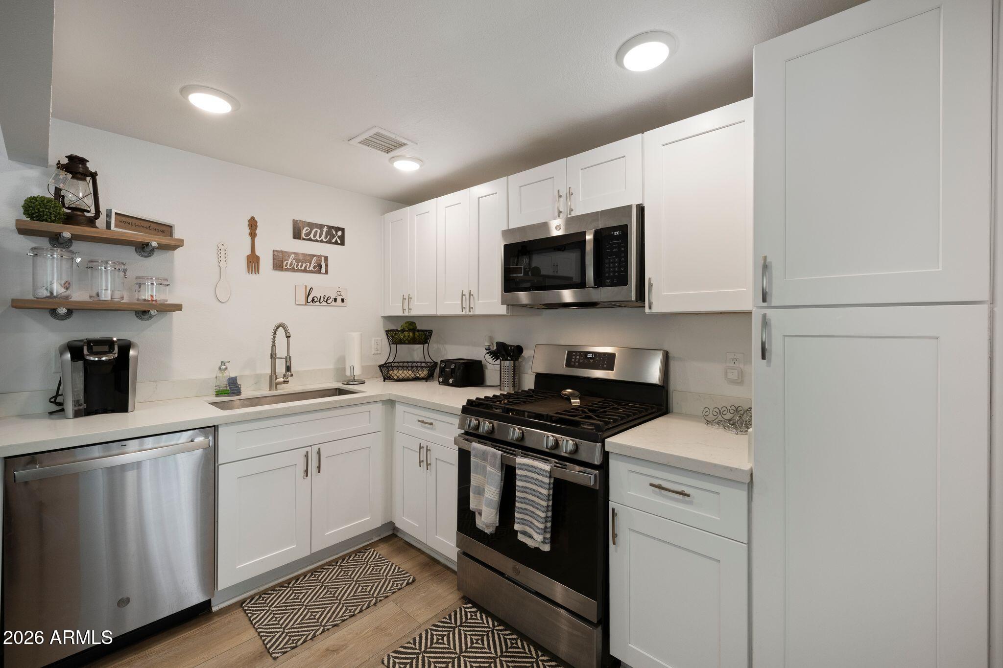 INDIAN CREEK - Residential
