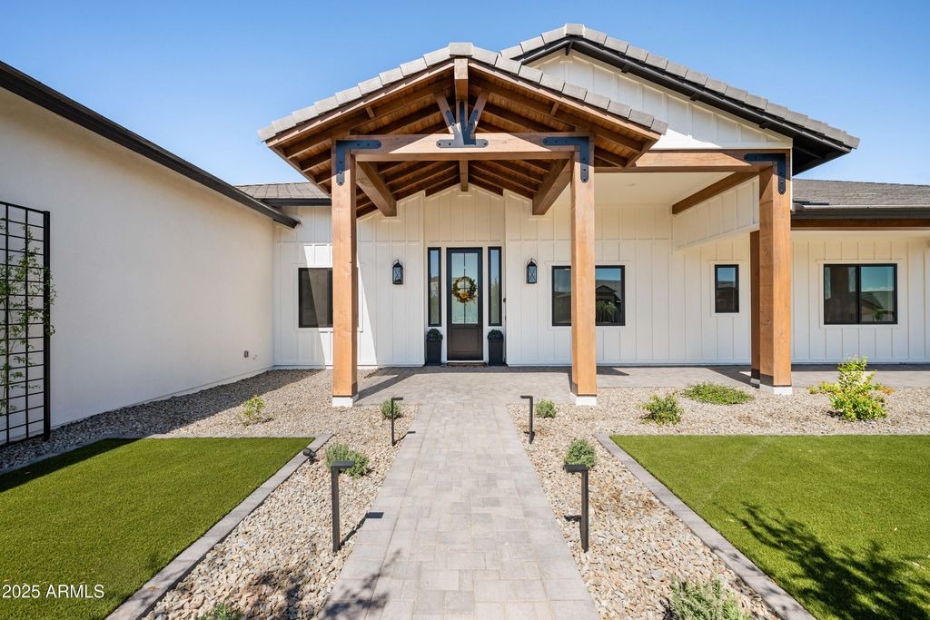 Photo of 1650 W Lucky Lane, San Tan Valley, AZ 85144 (MLS # 6978860)