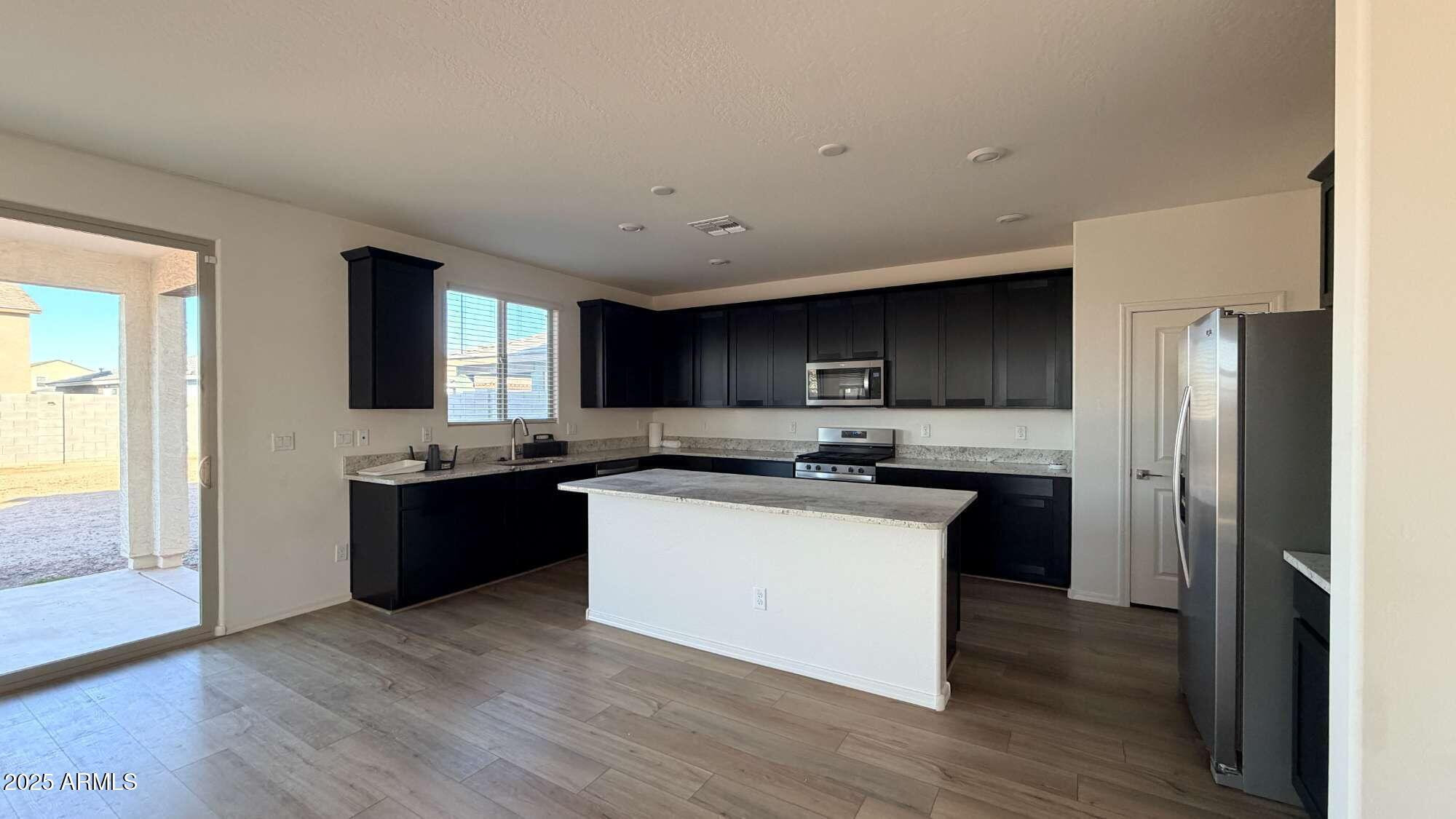 36658 W San Alvarez Avenue