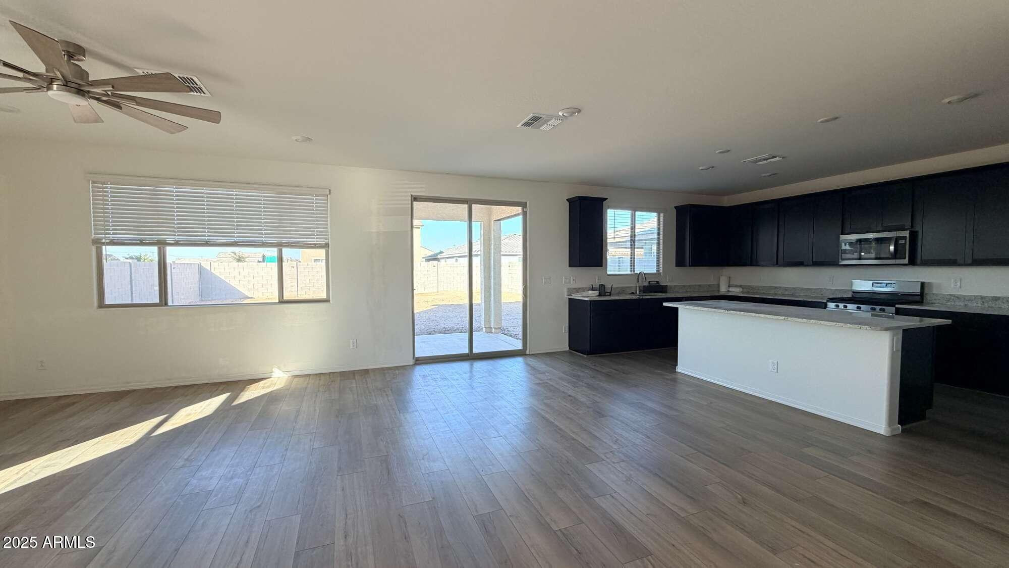 36658 W San Alvarez Avenue