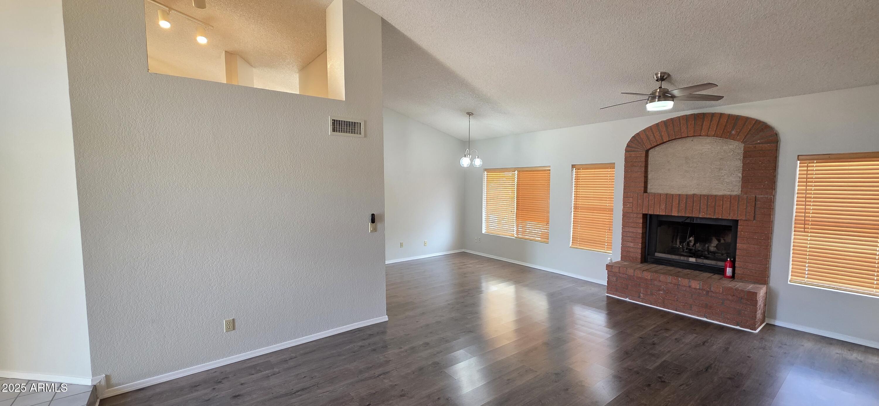 1601 W OAKLAND Street