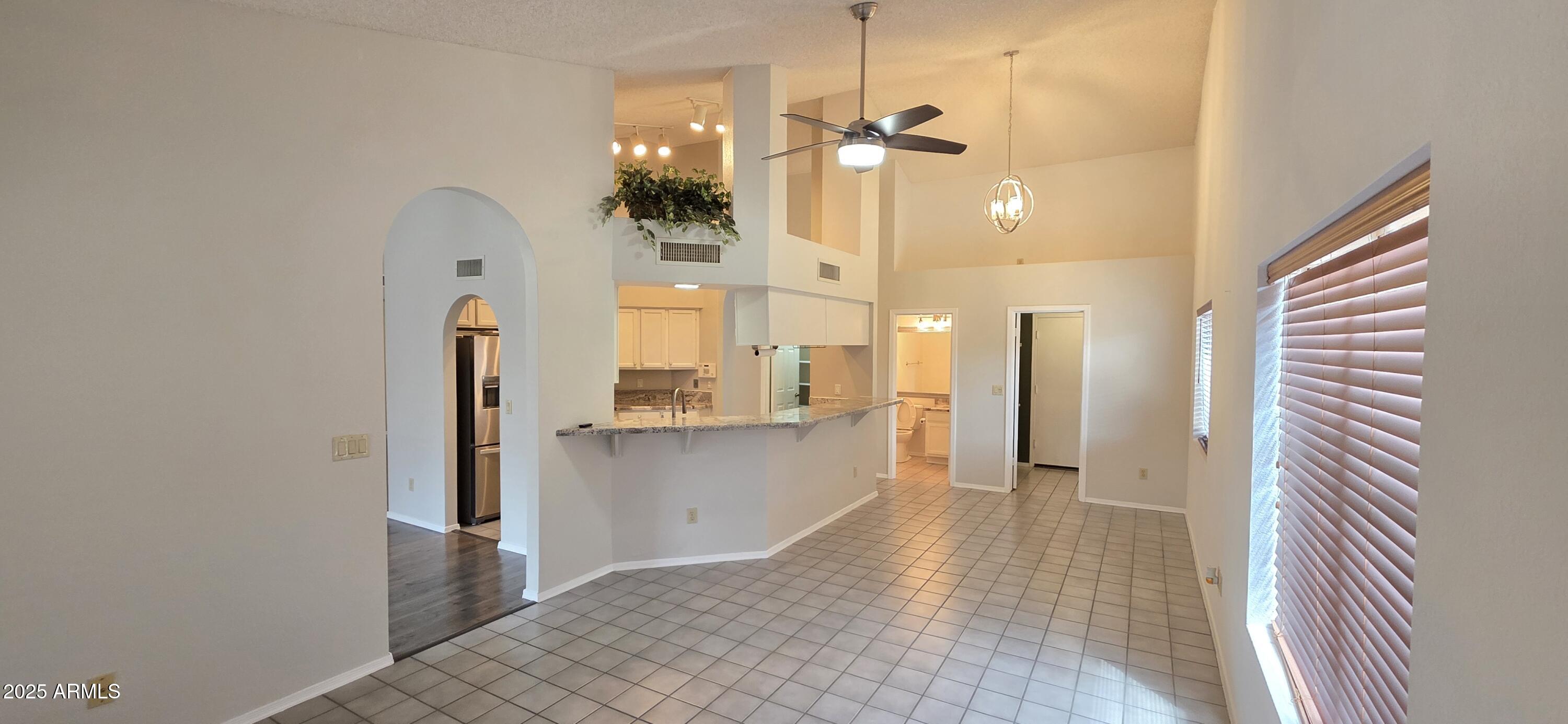 1601 W OAKLAND Street