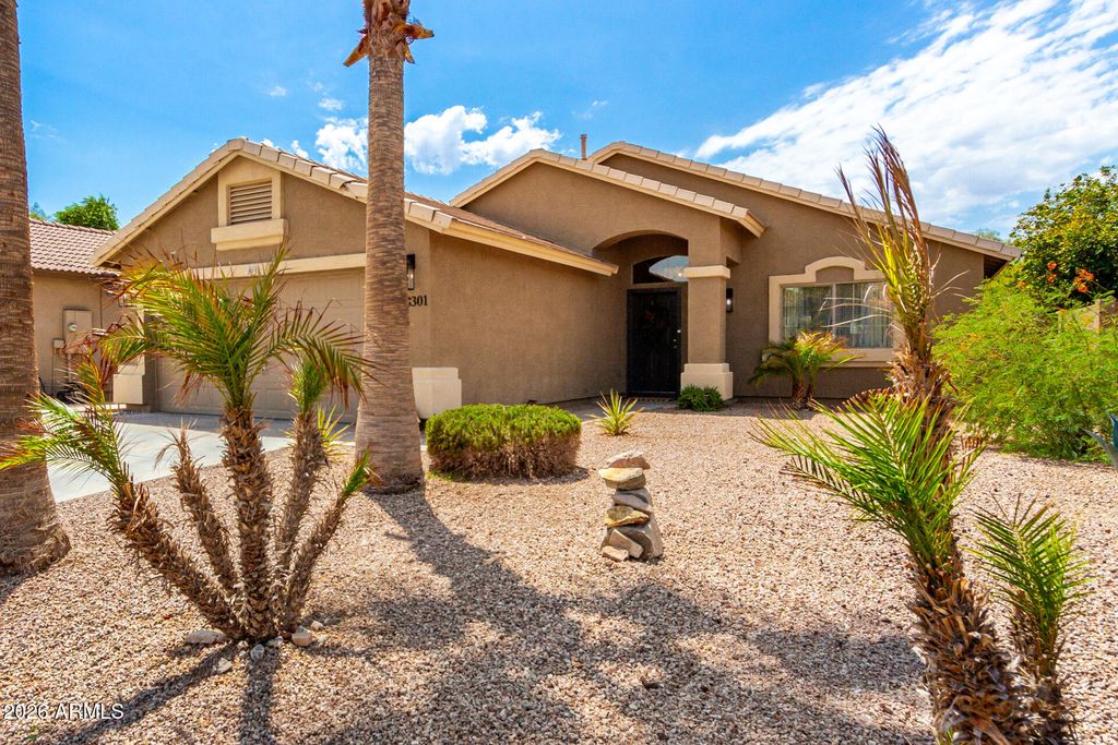 Photo of 43301 W Chisholm Drive, Maricopa, AZ 85138 (MLS # 6975526)