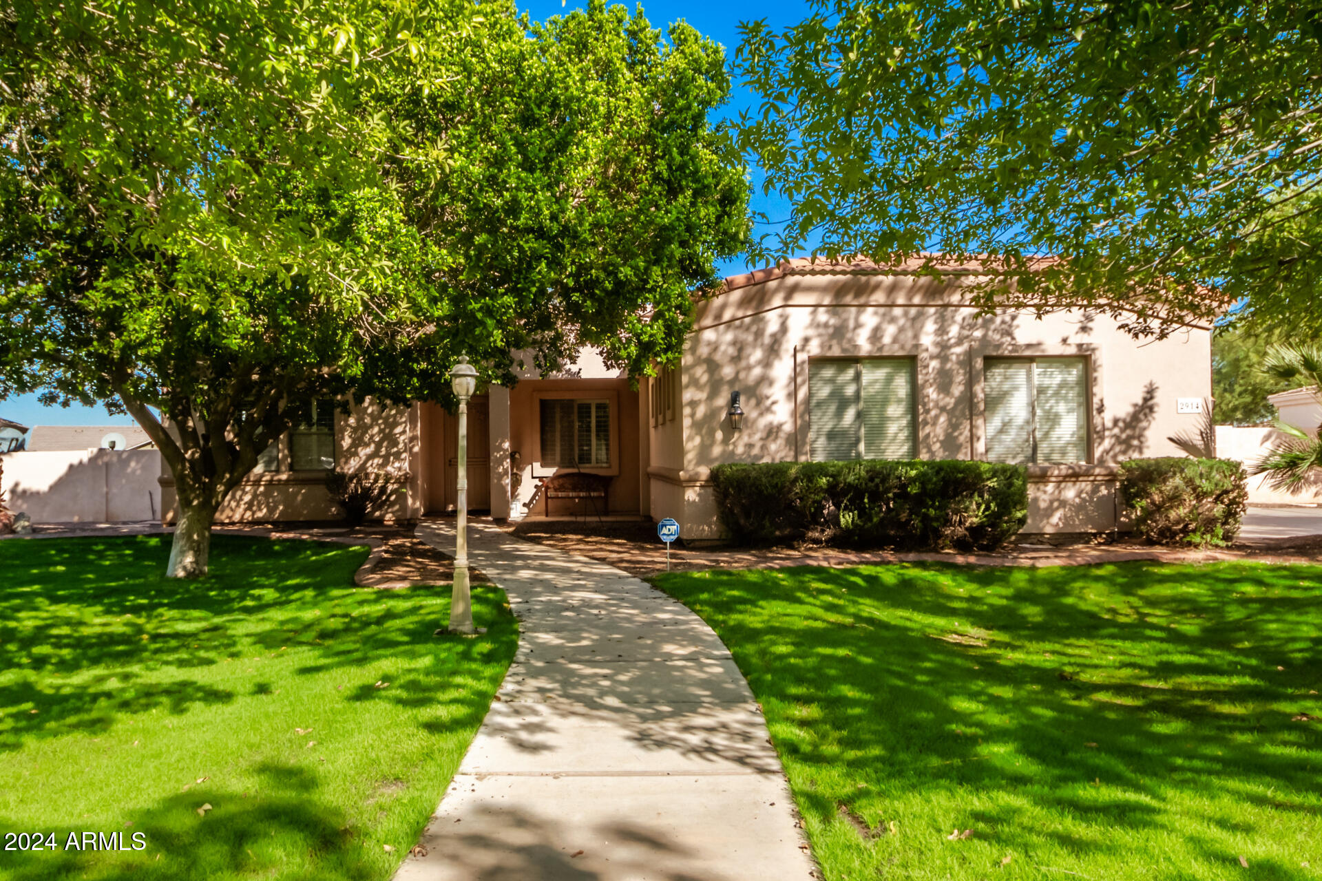 2914 E GARY Way