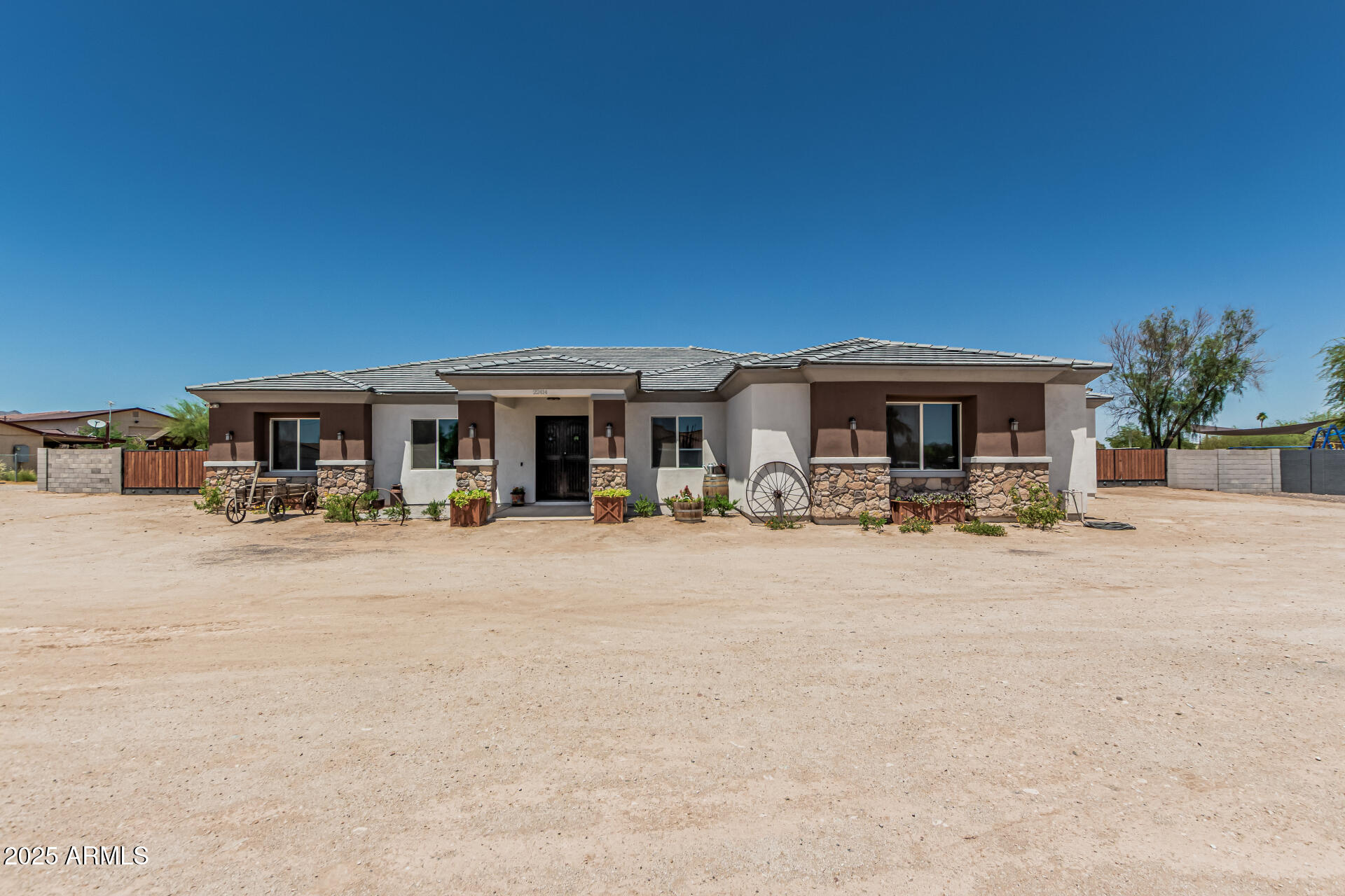 22414 W MEADE Lane