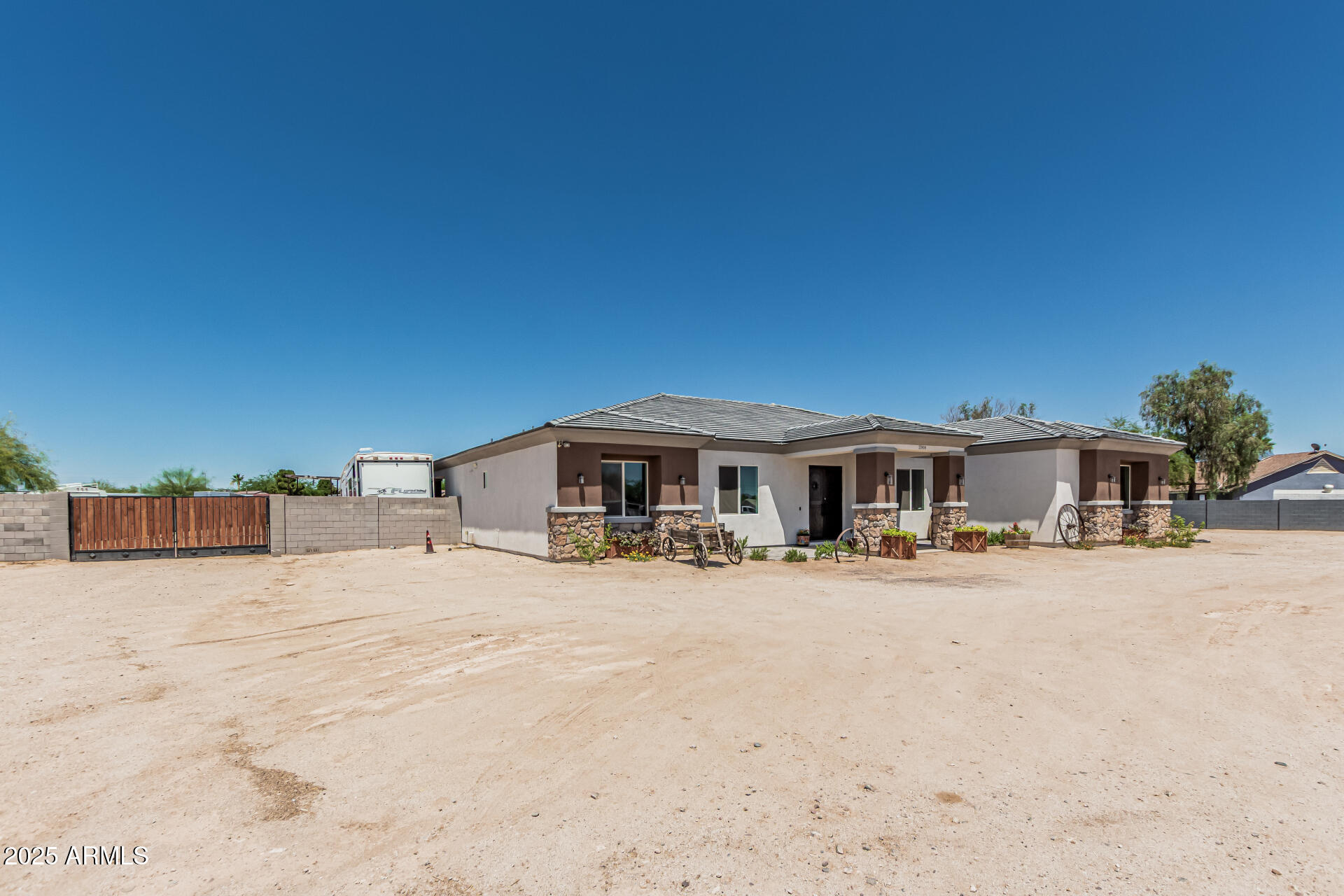 22414 W MEADE Lane