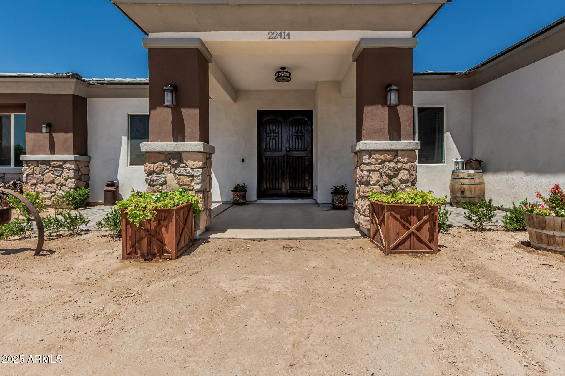 22414 W MEADE Lane