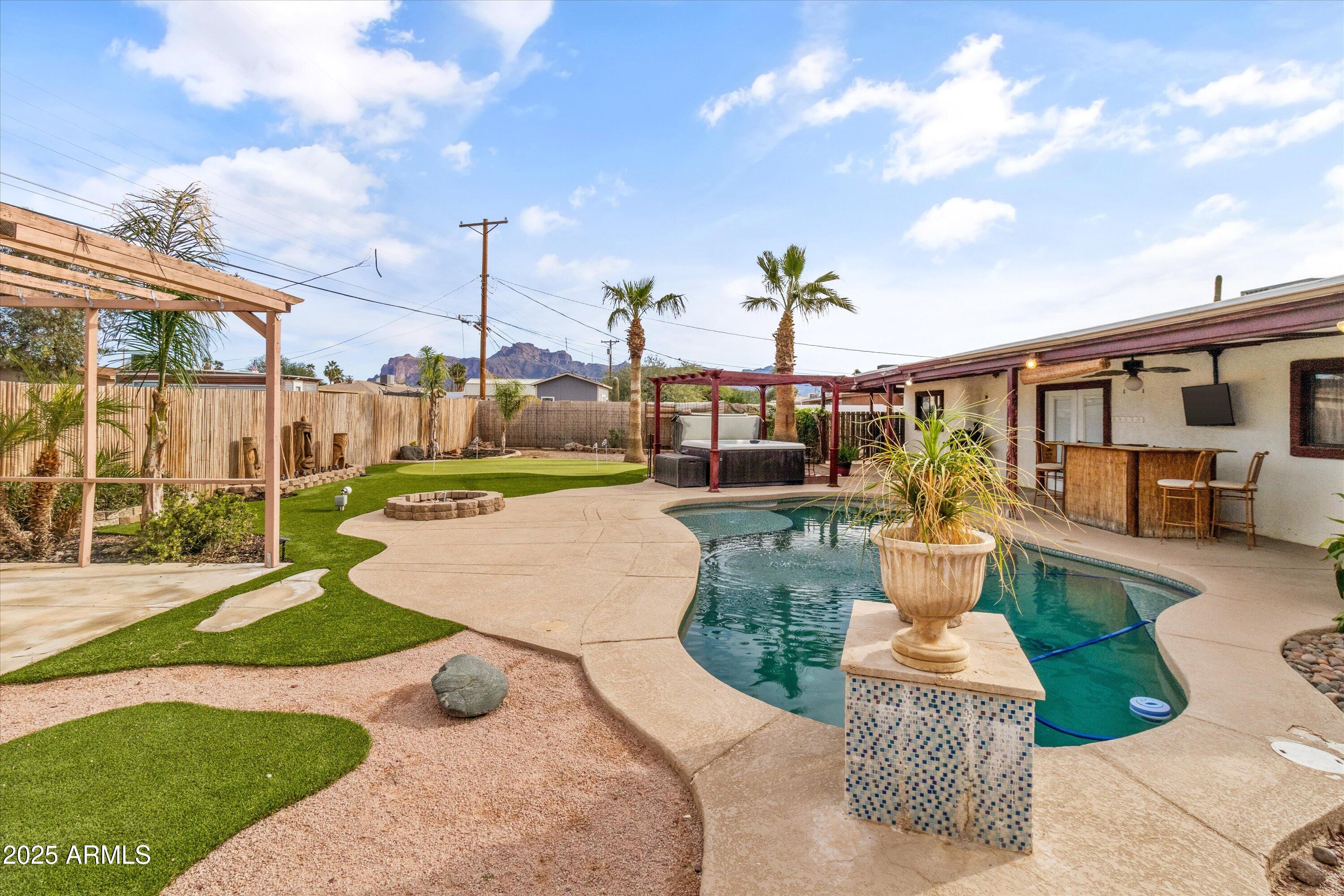 834 E GRANADA Avenue