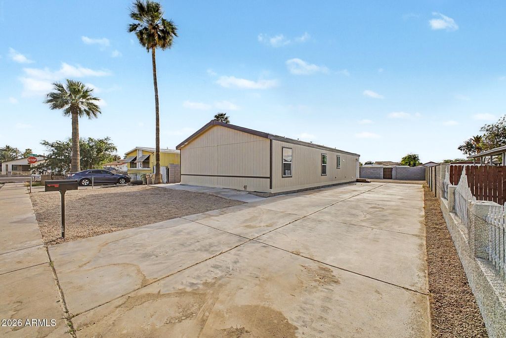 Photo of 7106 N 68th Drive, Glendale, AZ 85303 (MLS # 7013178)