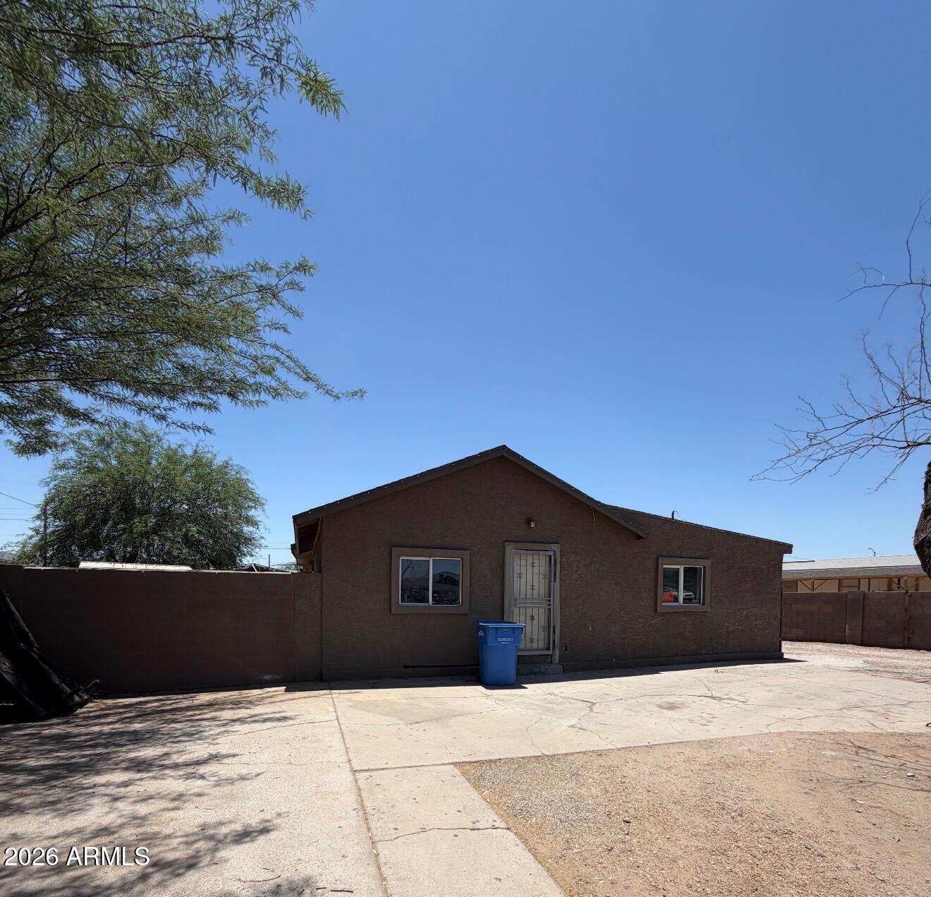 1709 E ENCINAS Lane
