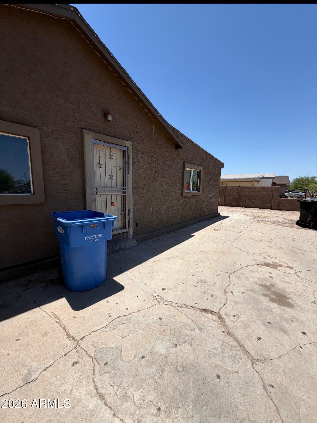 1709 E ENCINAS Lane