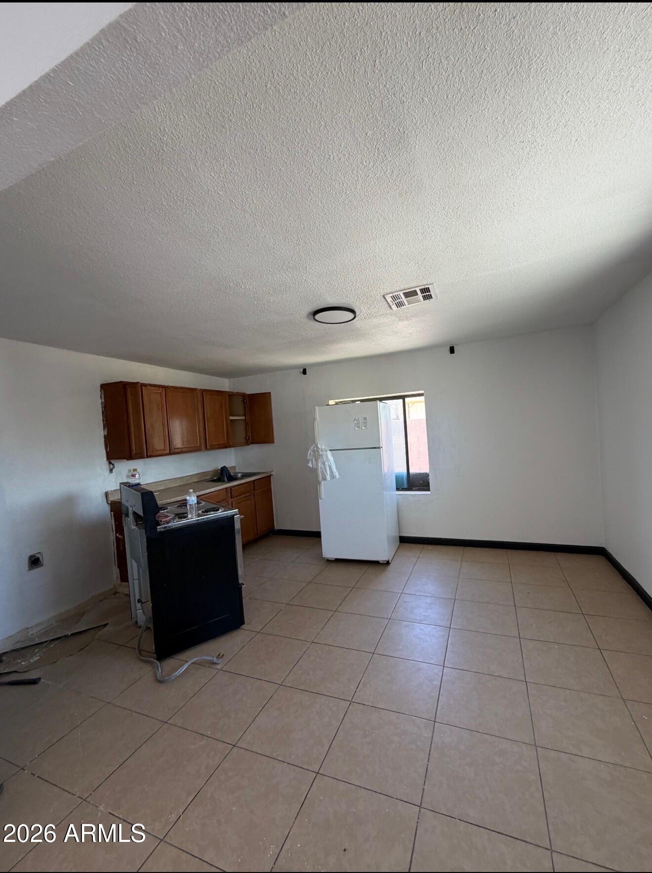 1709 E ENCINAS Lane