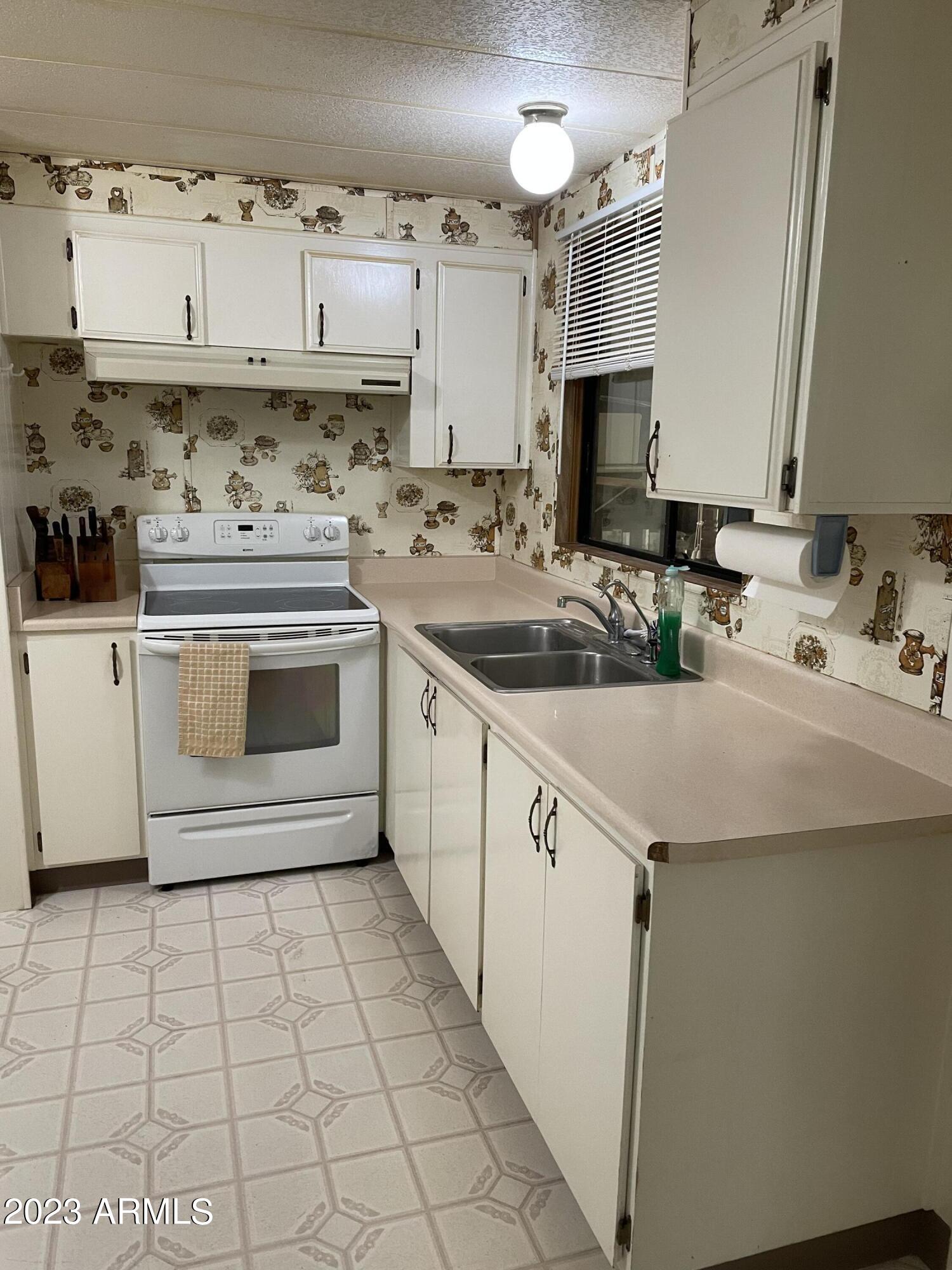 Photo 6 of 14 of 3327 E COYOTE Circle 3 mobile home