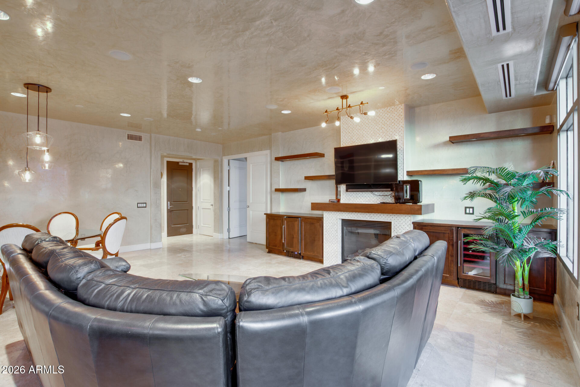 2211 E CAMELBACK Road 106