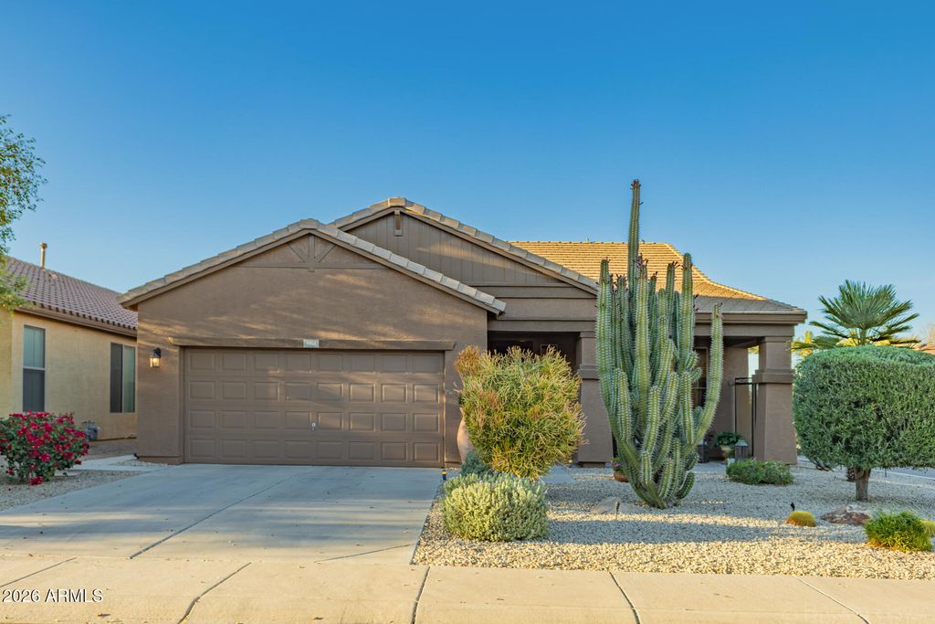 Photo of 1064 W Desert Glen Drive, San Tan Valley, AZ 85143 (MLS # 7001579)