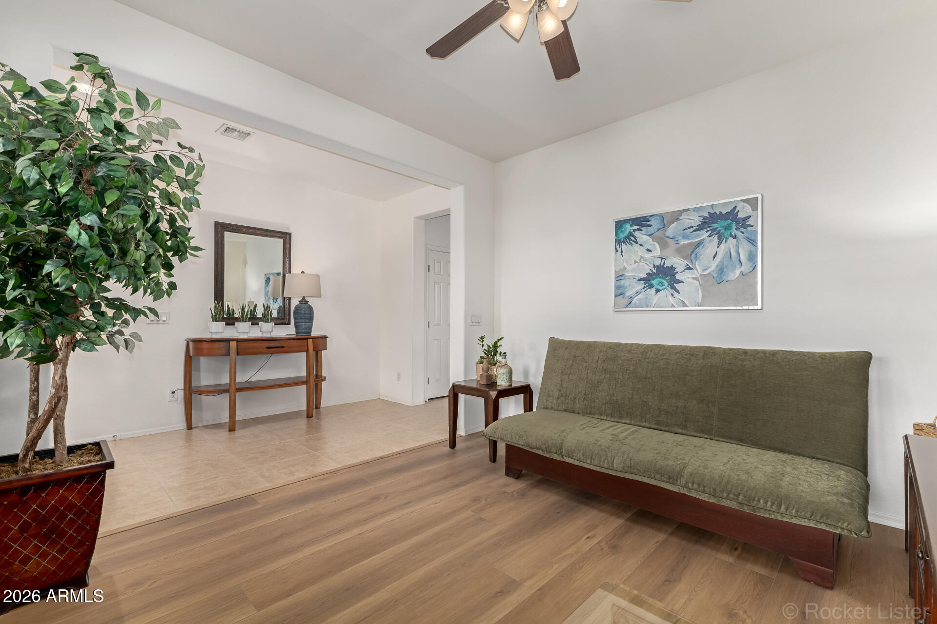 1064 W DESERT GLEN Drive