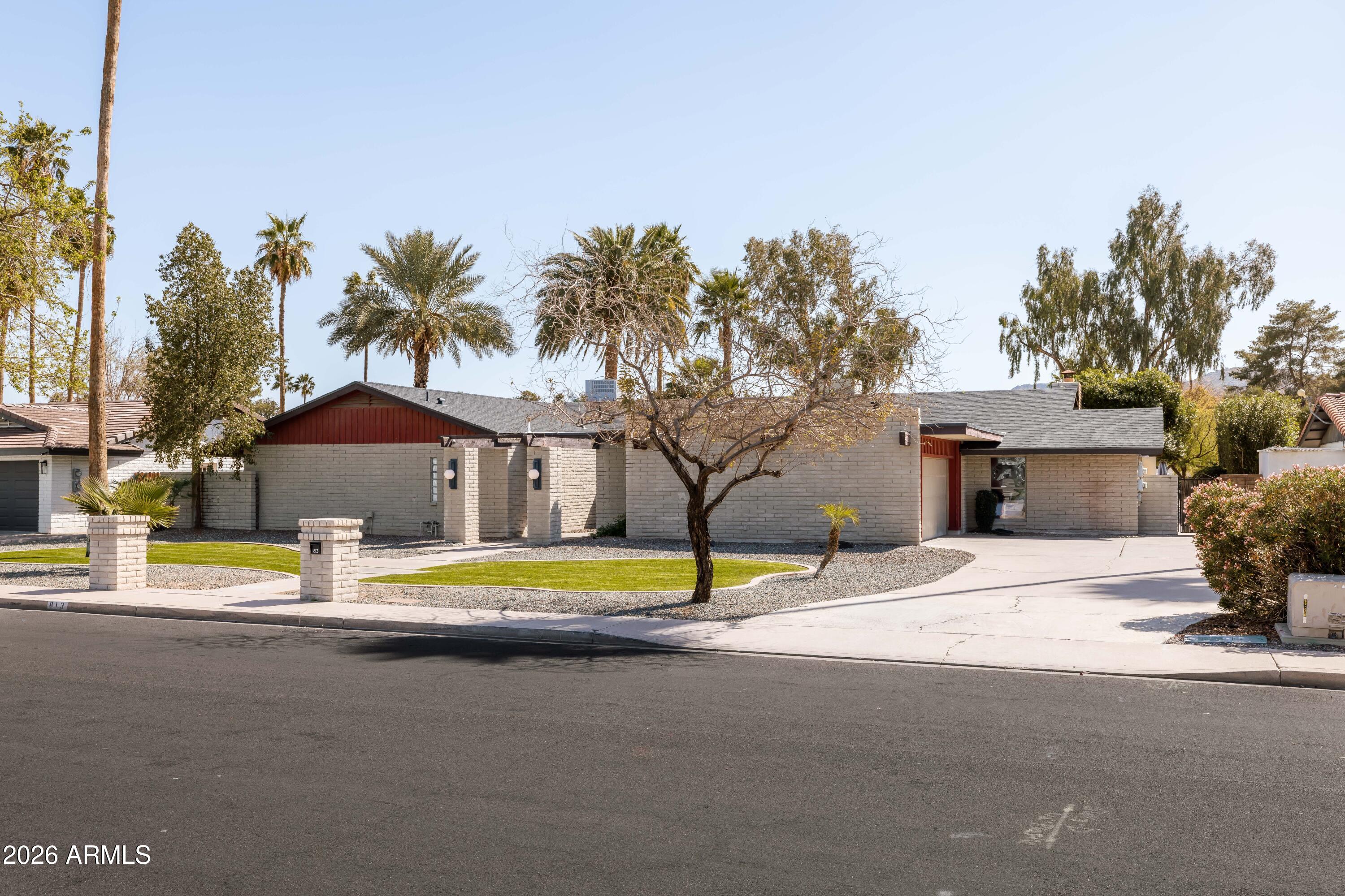 813 W GLENEAGLES Drive