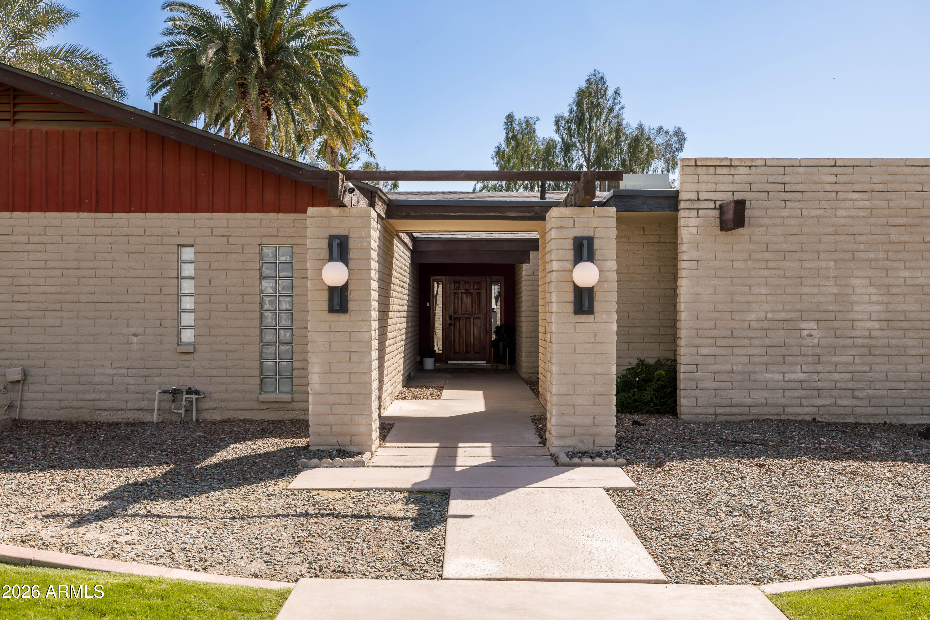 813 W GLENEAGLES Drive