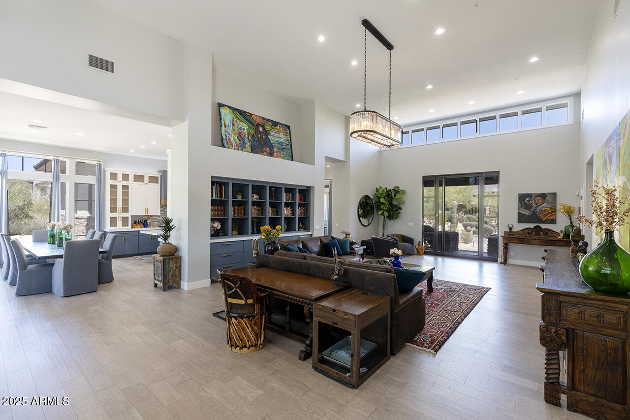 9810 E THOMPSON PEAK Parkway 807