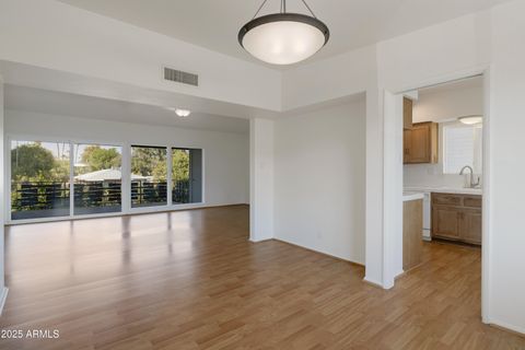 Photo of 5150 N 20th Street #214, Phoenix, AZ 85016 (MLS # 6915223)