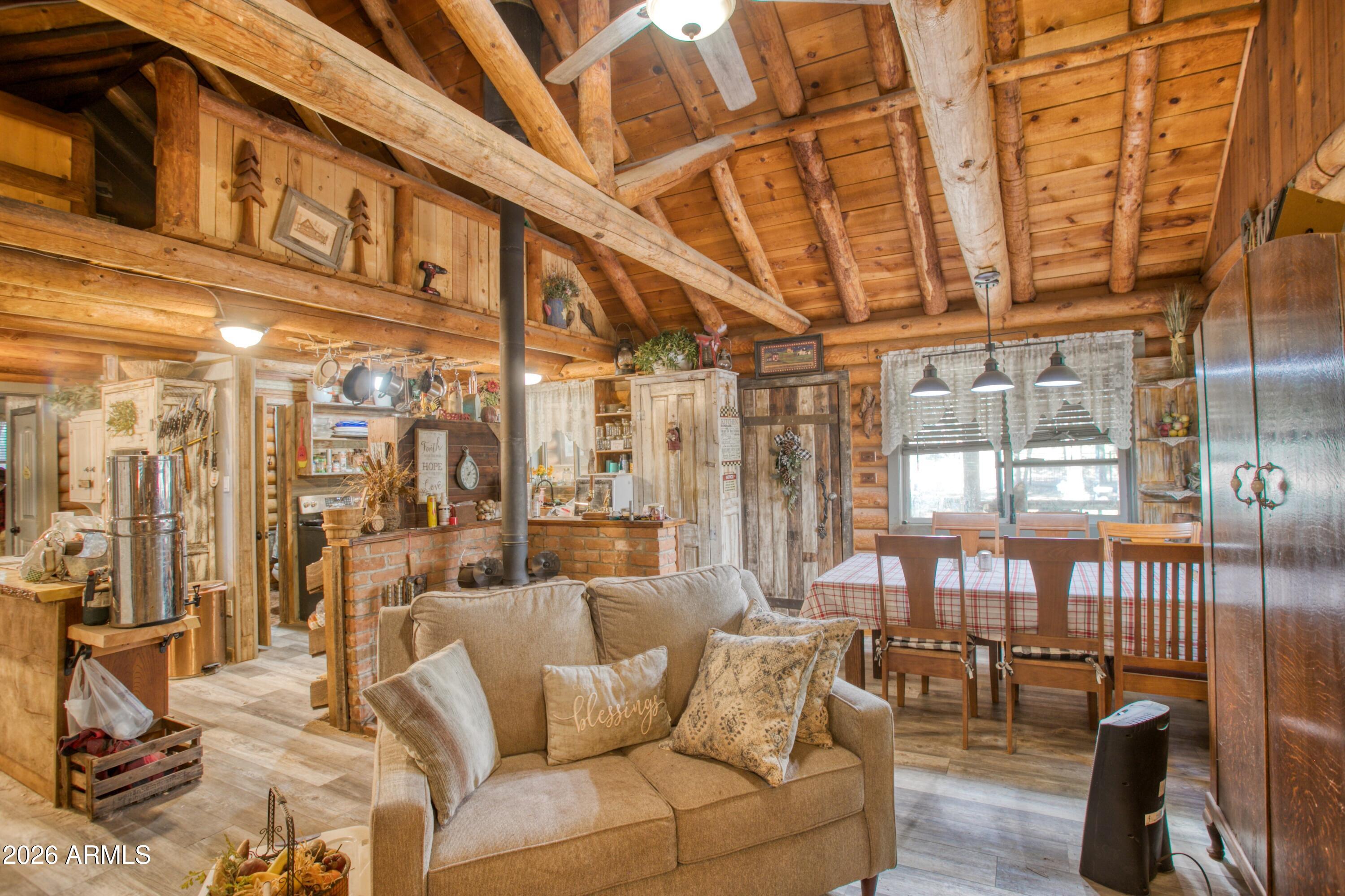 2483 COCONINO Way