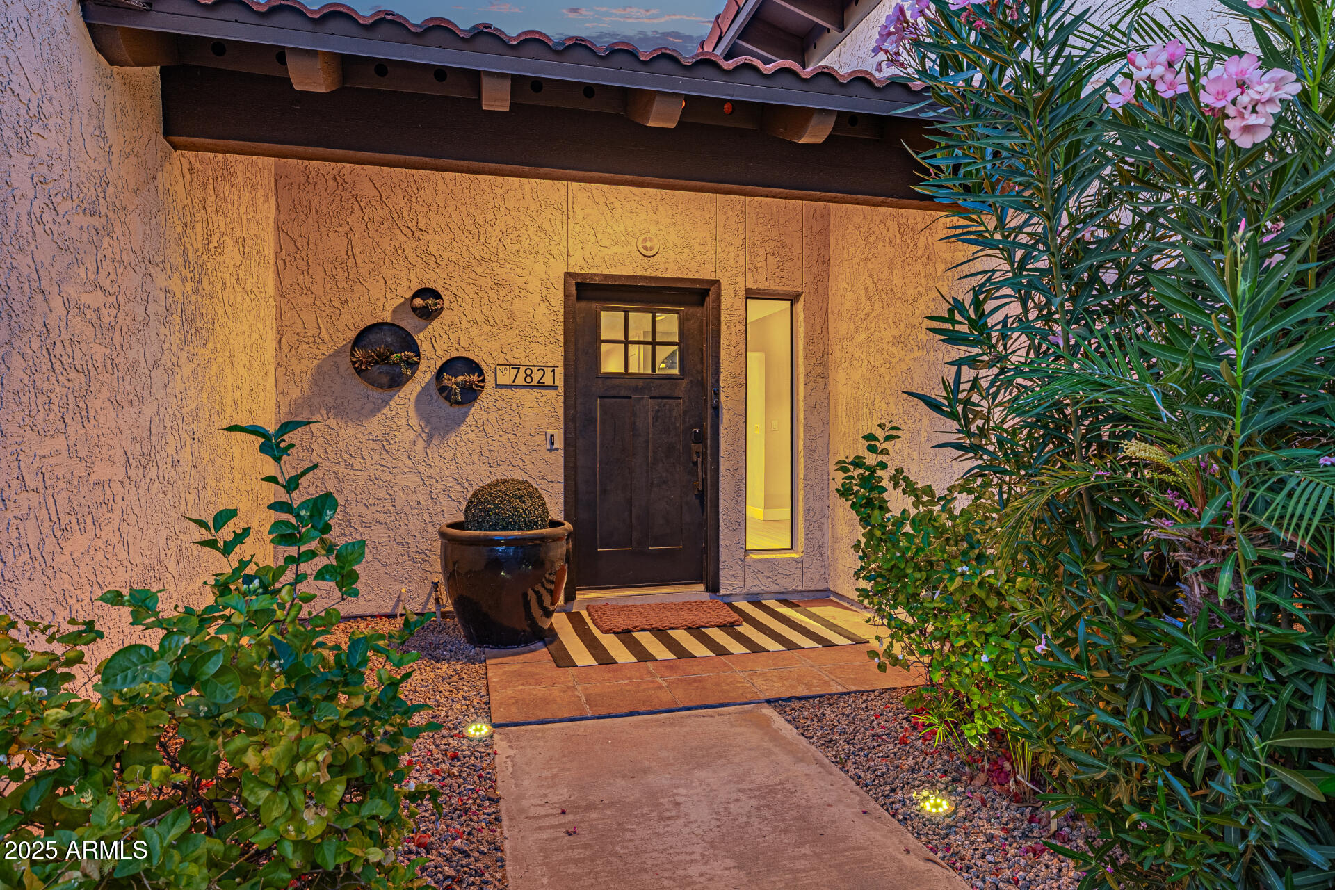 Homes 4 7821 N VIA DE LA SOMBRE --