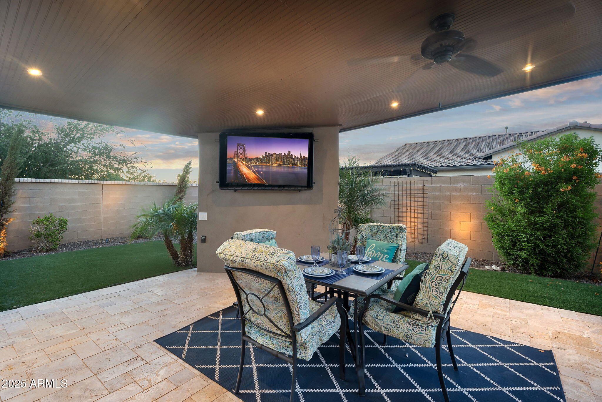 1928 E LA COSTA Drive