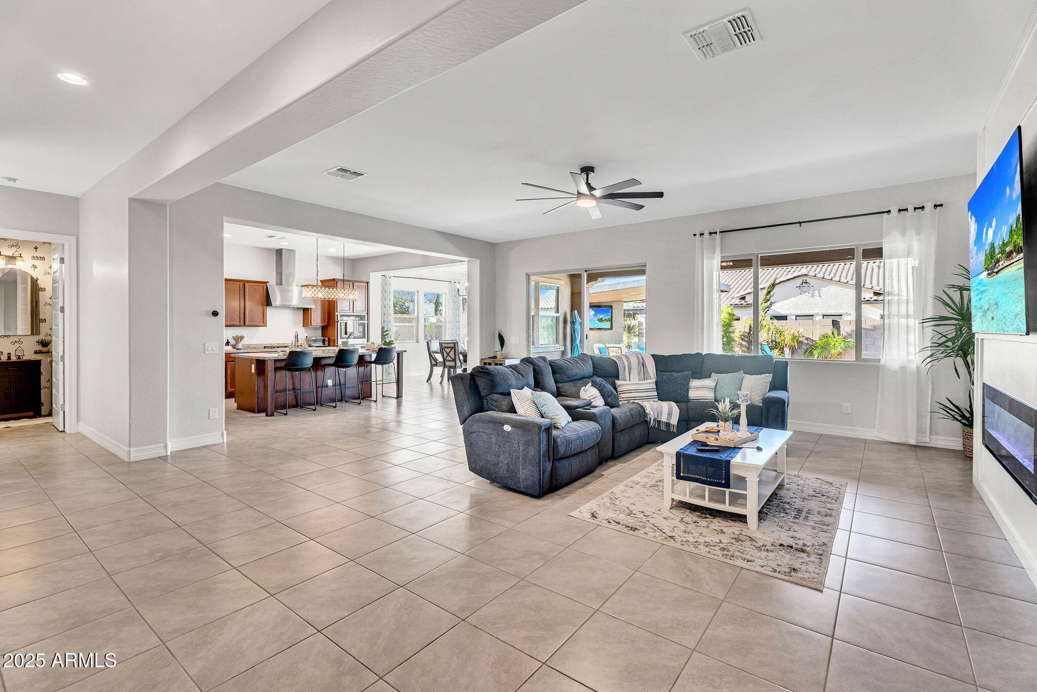 1928 E LA COSTA Drive