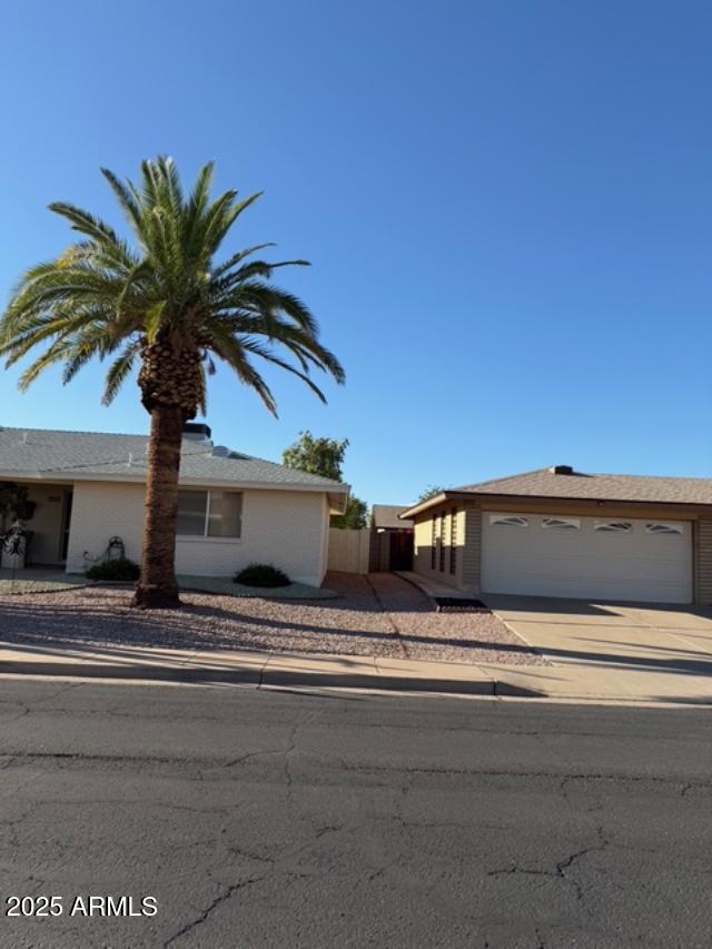 4036 E CLOVIS Circle