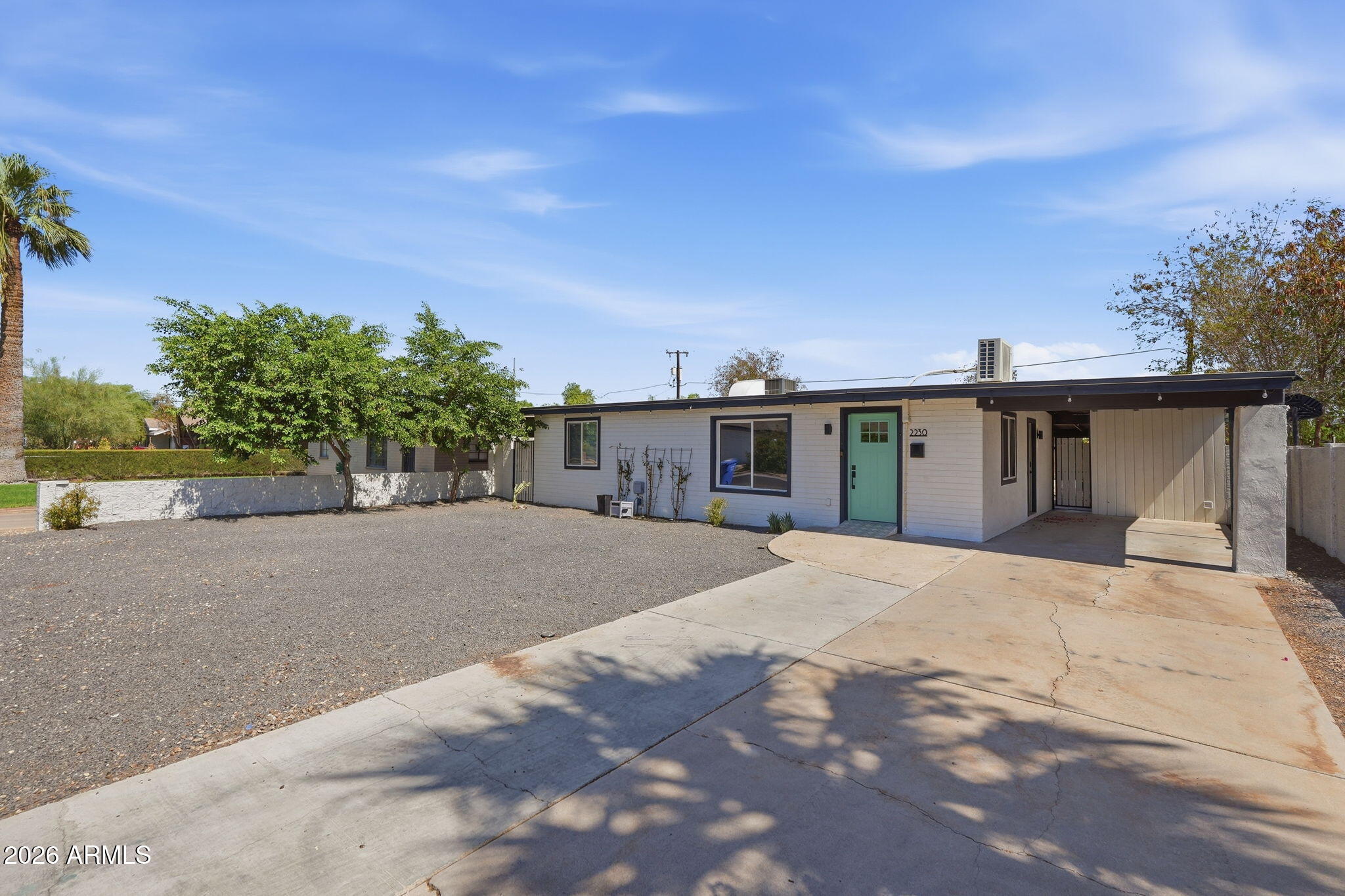 2230 W CAMBRIDGE Avenue
